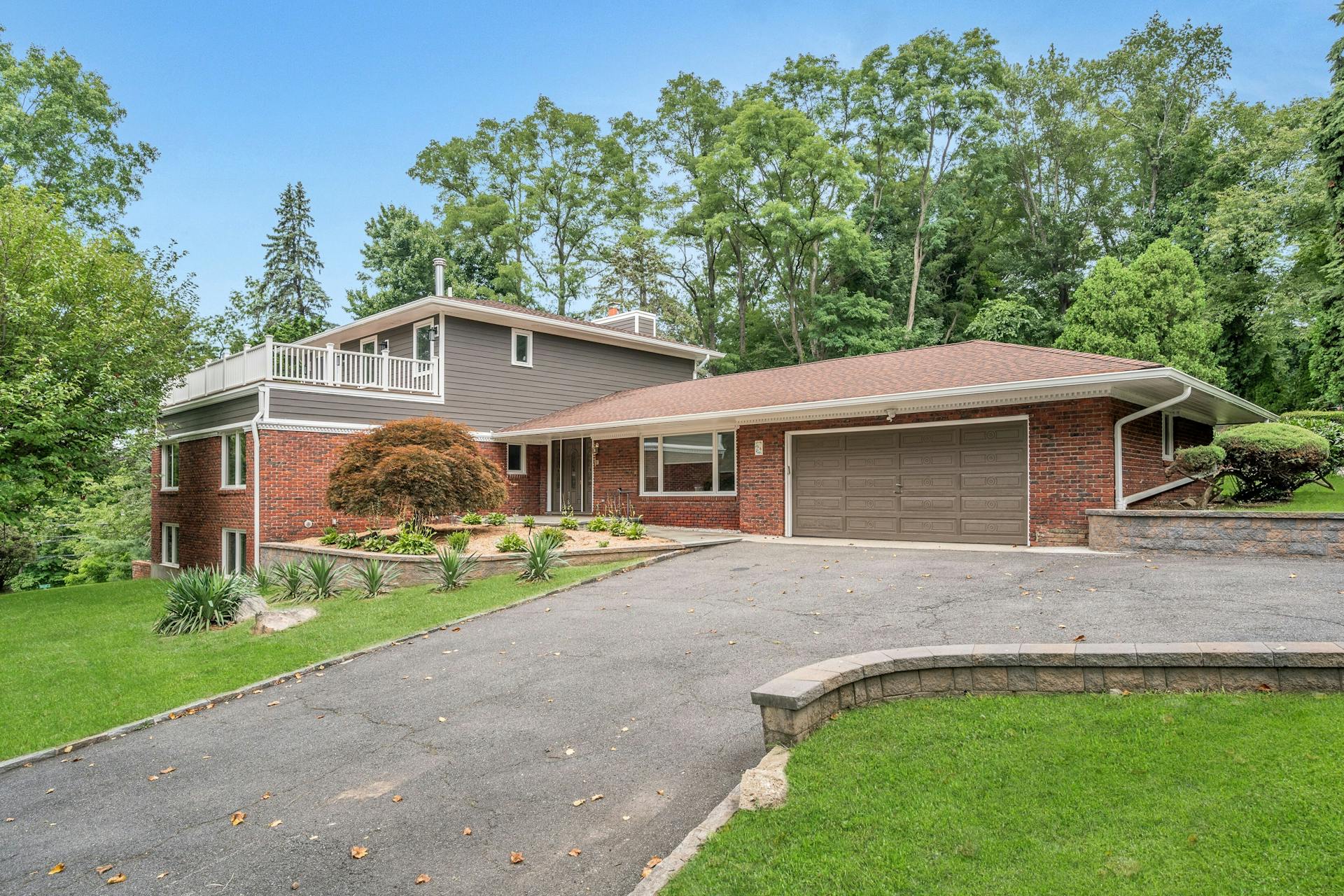 SOLD – Large Pocantico Hills Home For Sale 3 Taylor Road, Elmsford, NY 10523 $1,499,000 | 6 Bedrooms, 4 Bathrooms