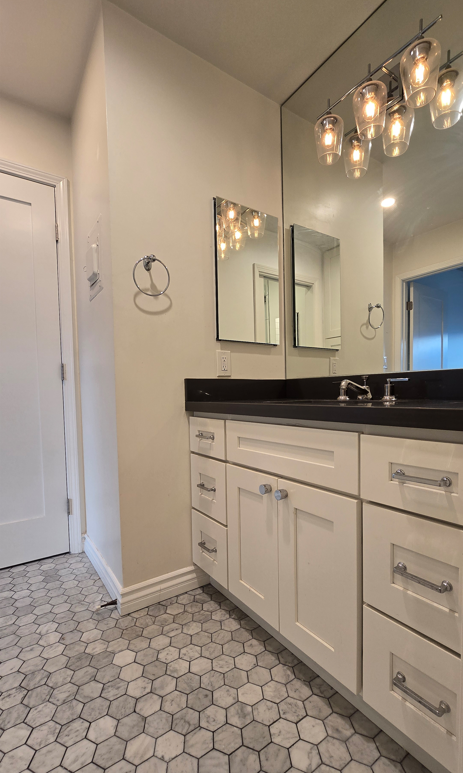972 Larrabee St #120 - Bathroom