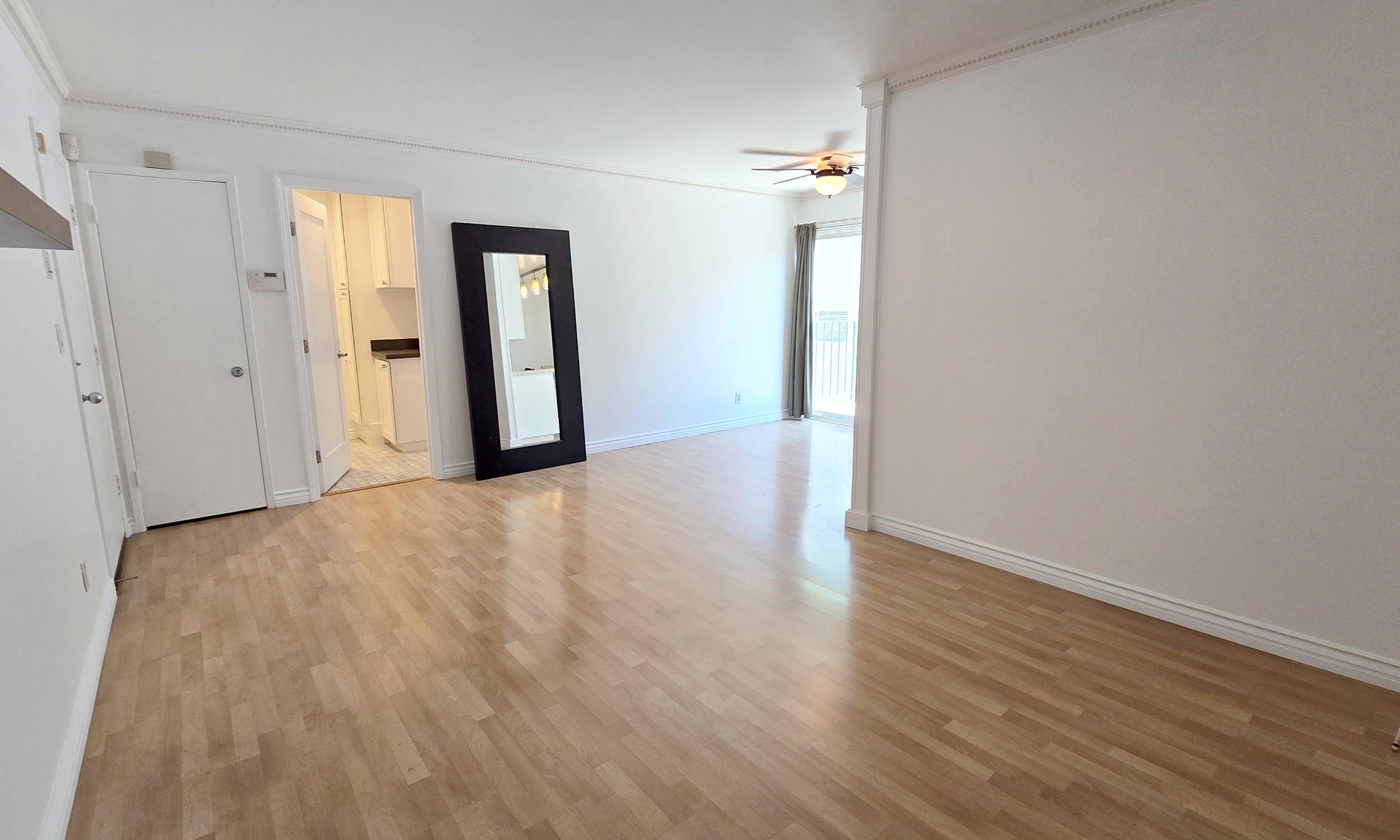 972 Larrabee St #120 - Living Room