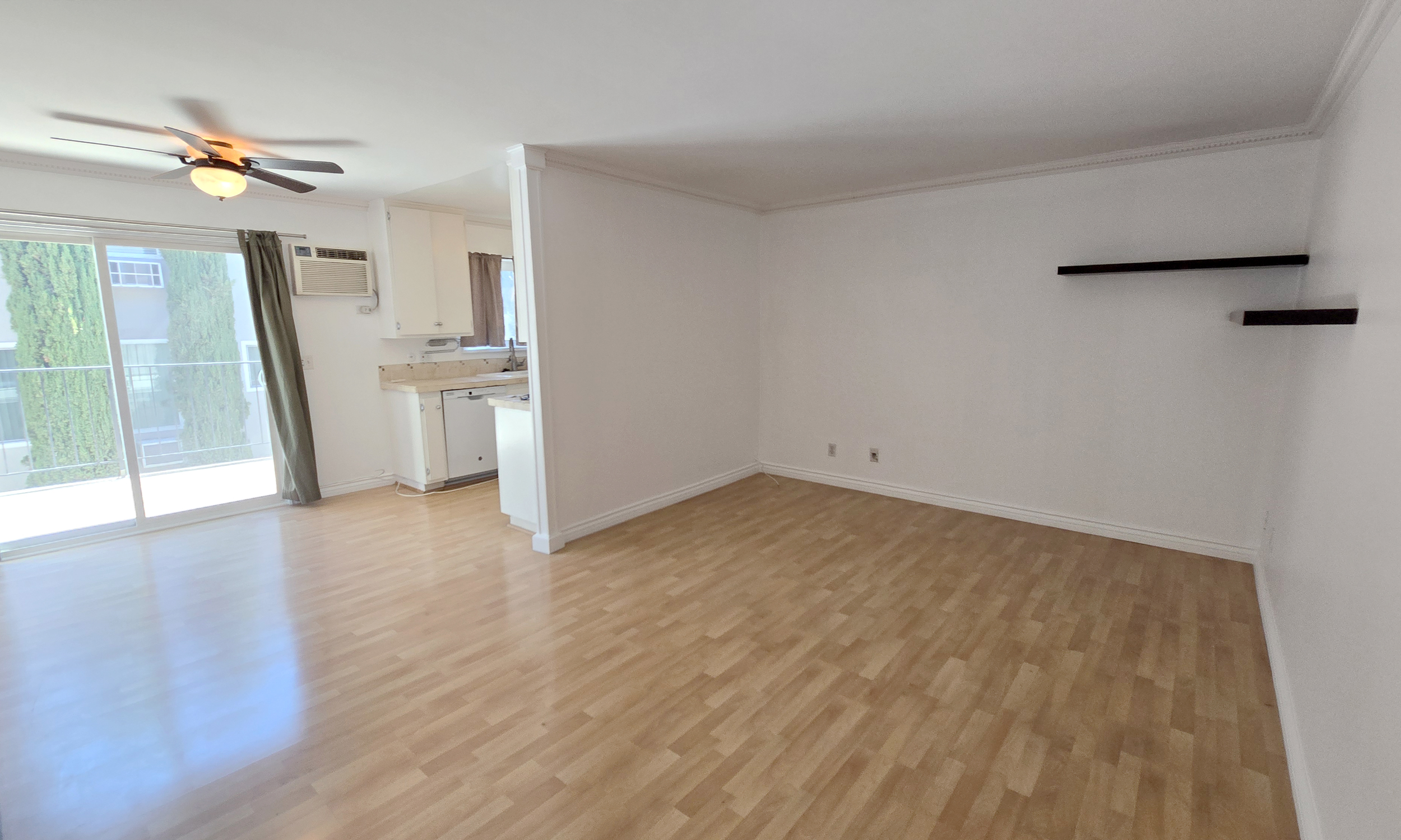 972 Larrabee St #120 - Dining Area