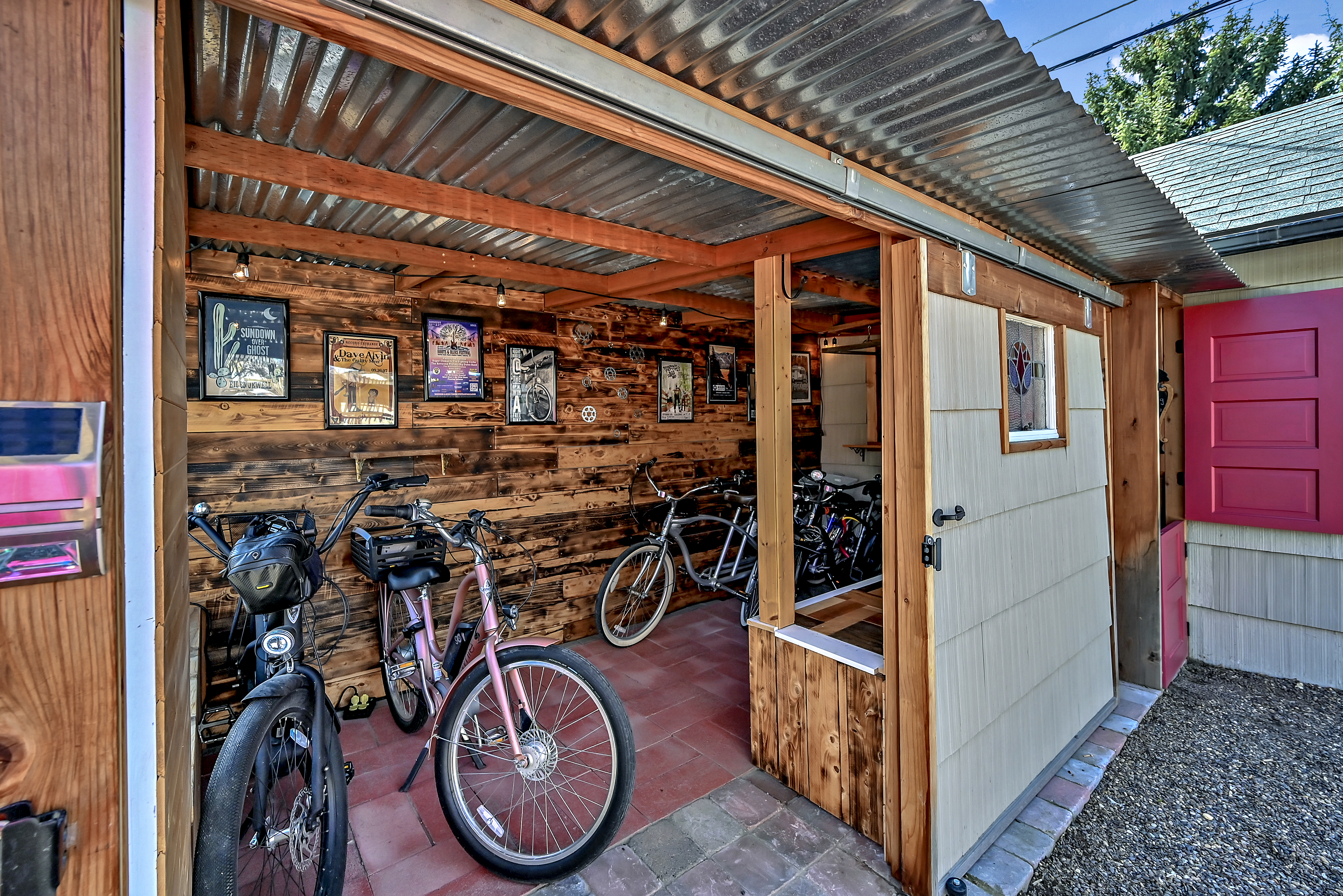 17th St Bike Storage Organized outdoor covered bike storage