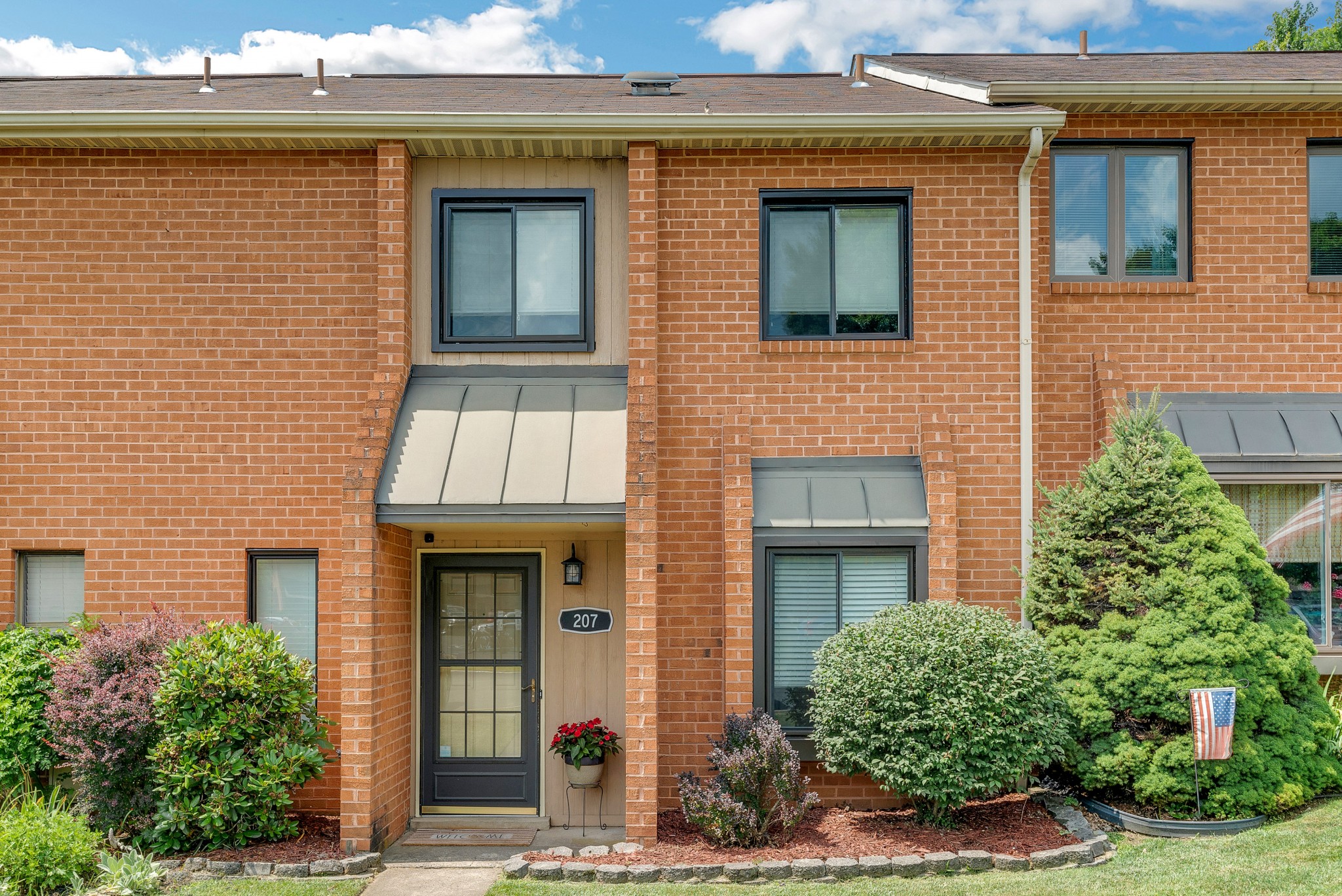 Newly Listed - 207 Towyn Ct