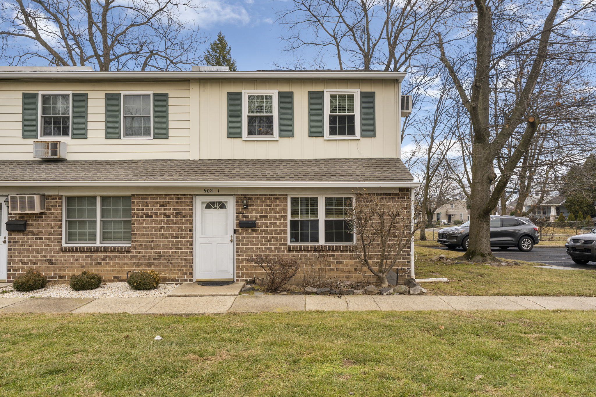 Newly Featured Listing - 902 N York Rd Unit 1