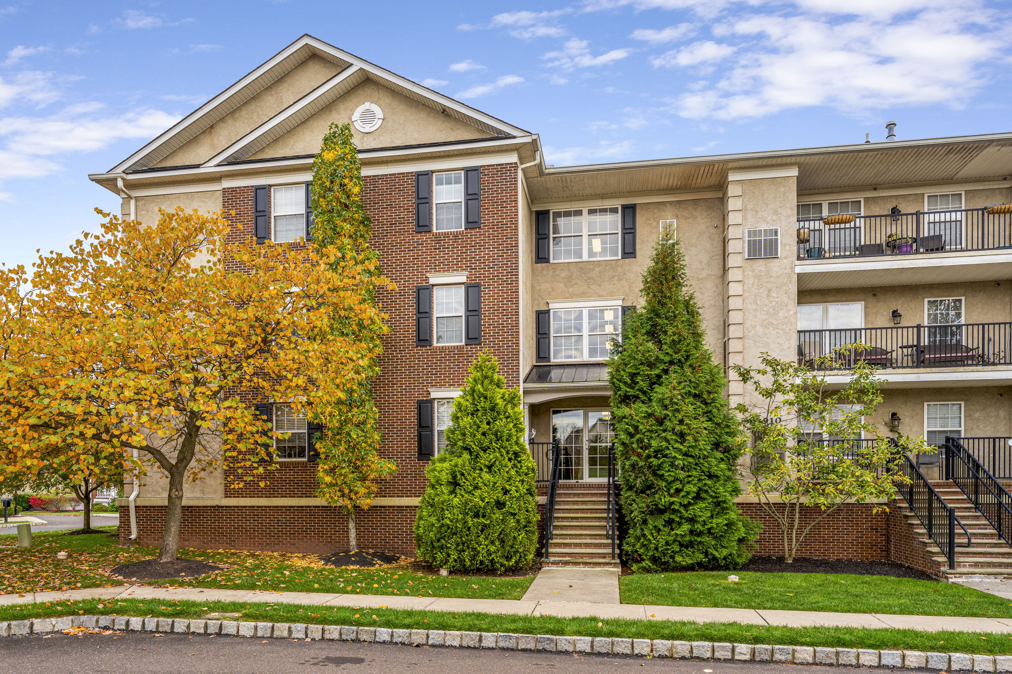Biltmore Estates Condo Walking Distance to Skippack Just Hit The Market