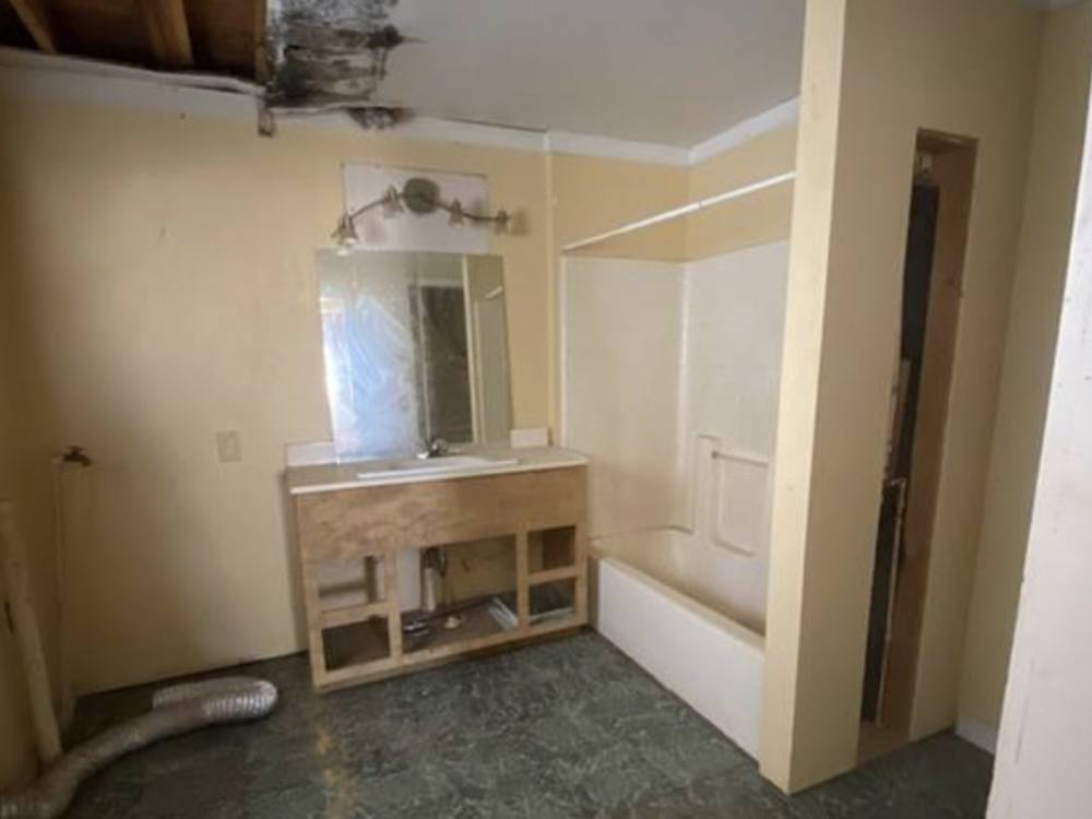 Bathroom before renovation