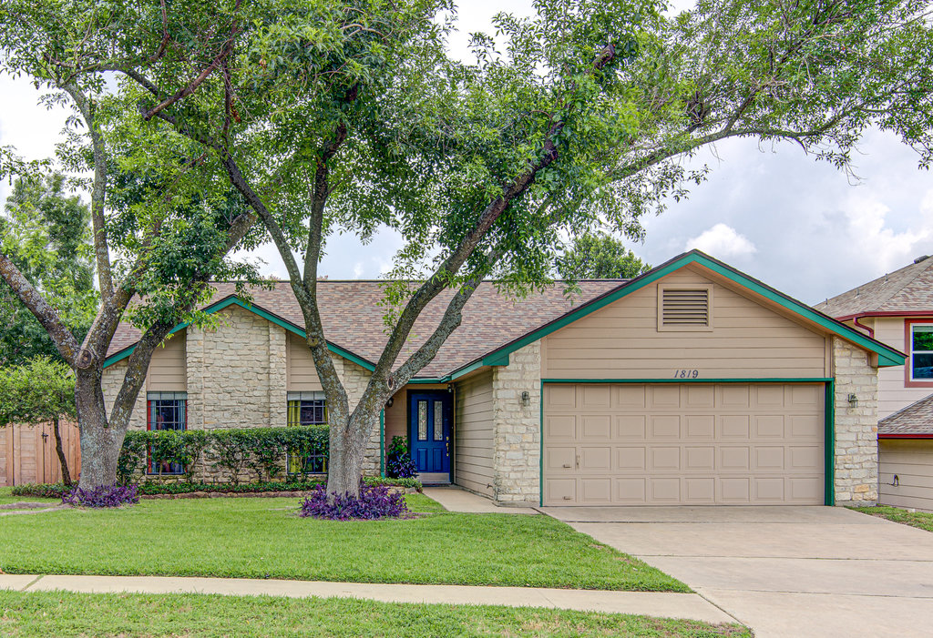 OPEN HOUSE! 1819 Michael Wayne June 3, 12:00-2:00