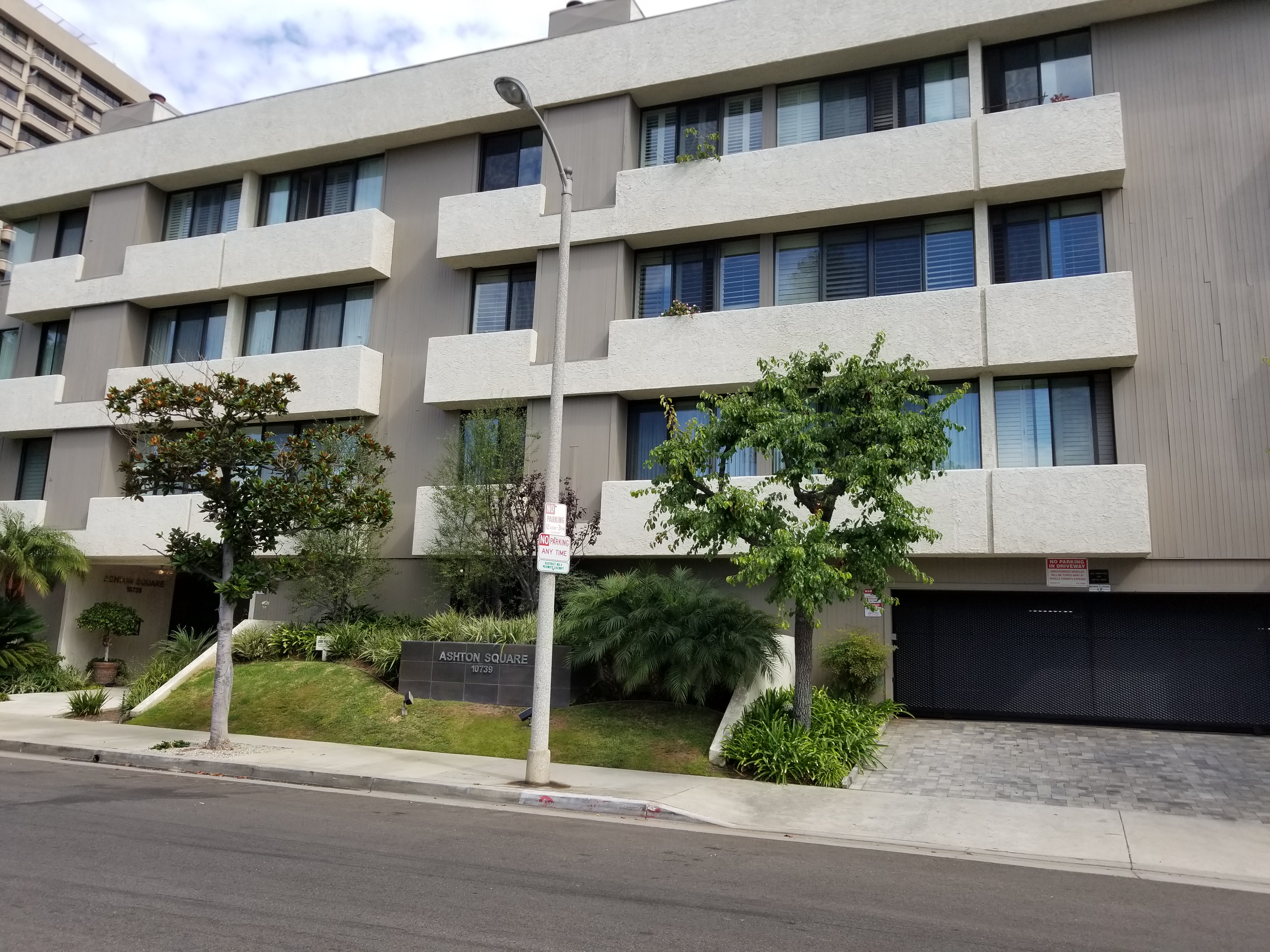 10739 Ashton Avenue, Westwood CA 90024