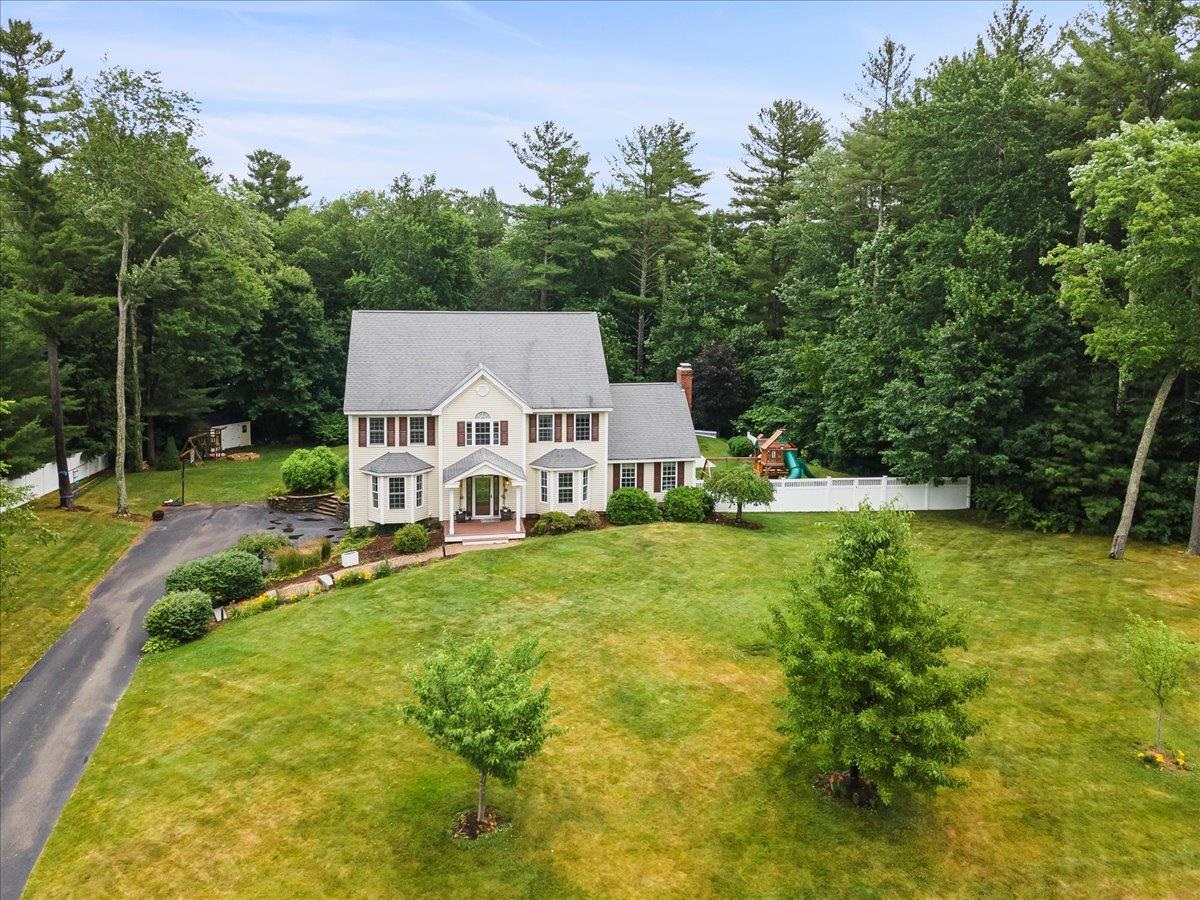 18 Bunker Hill Drive, Londonderry NH