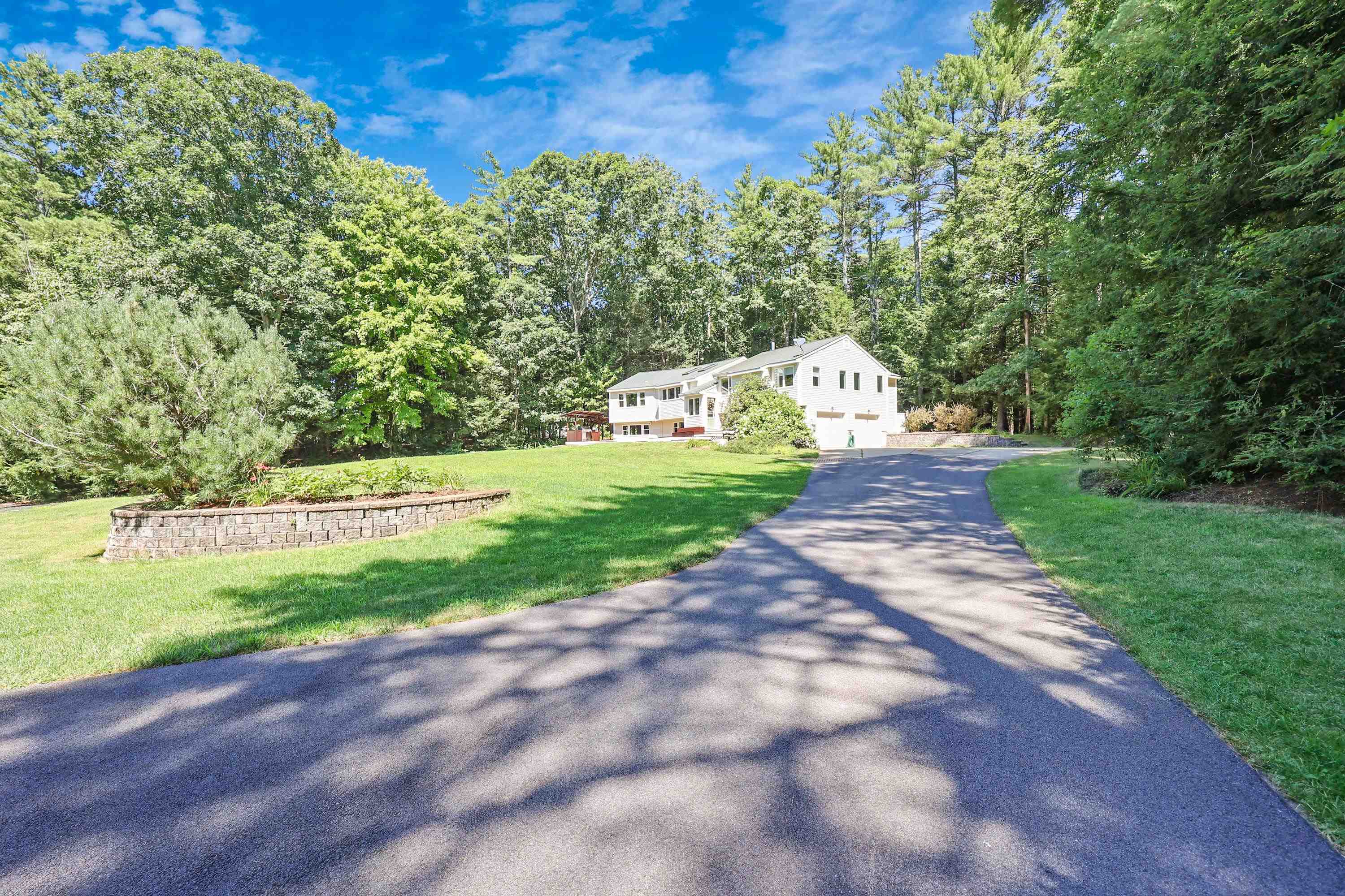 2 Ralmar Road, Amherst NH