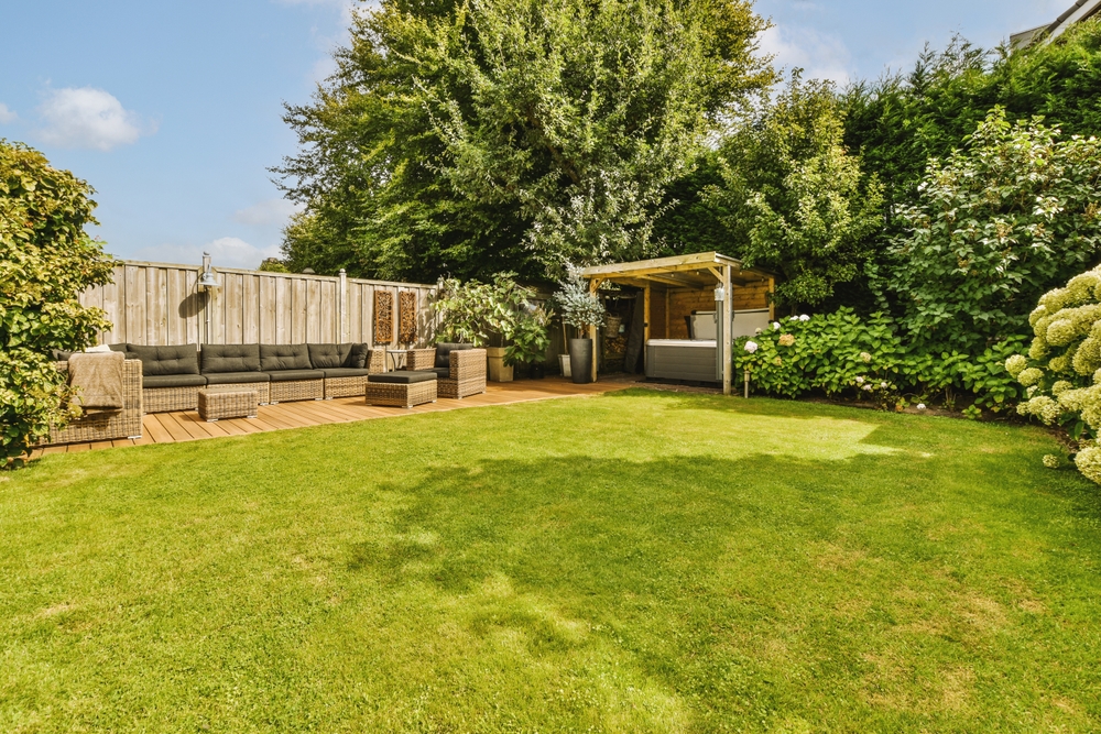 Spacious-Backyard Spacious Backyard
