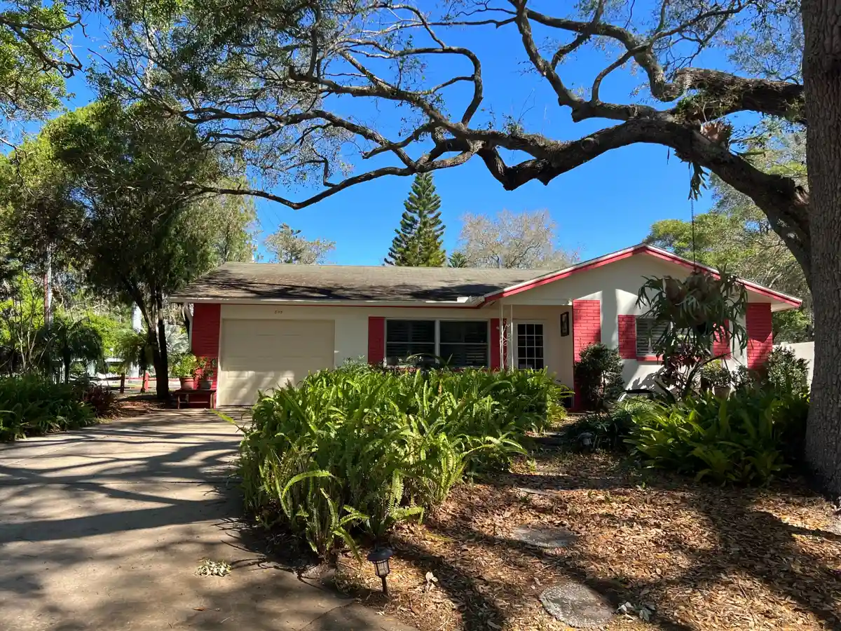 Average home price by property type Pinellas County Q4 2025 Single-family homes continue to command the highest average prices, while villas remain one of the most affordable detached housing options. Single-family homes continue to command the highest average prices, while villas remain one of the most affordable detached housing options.