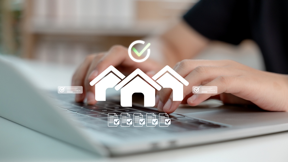 Listing agent managing a home sale online, handling pricing, marketing, contracts, and paperwork to help homeowners sell faster and for top dollar in North Texas