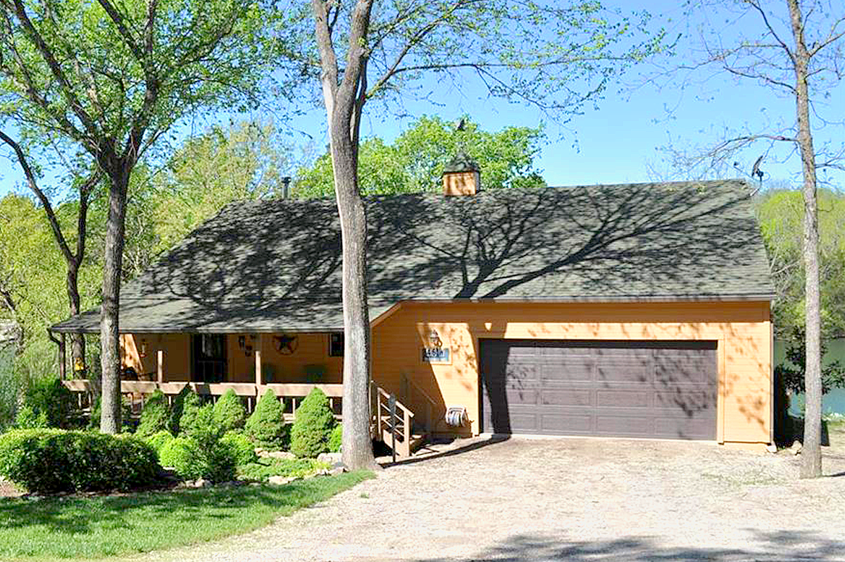 LAKE COMMUNITIES NEAR THE KC AREA