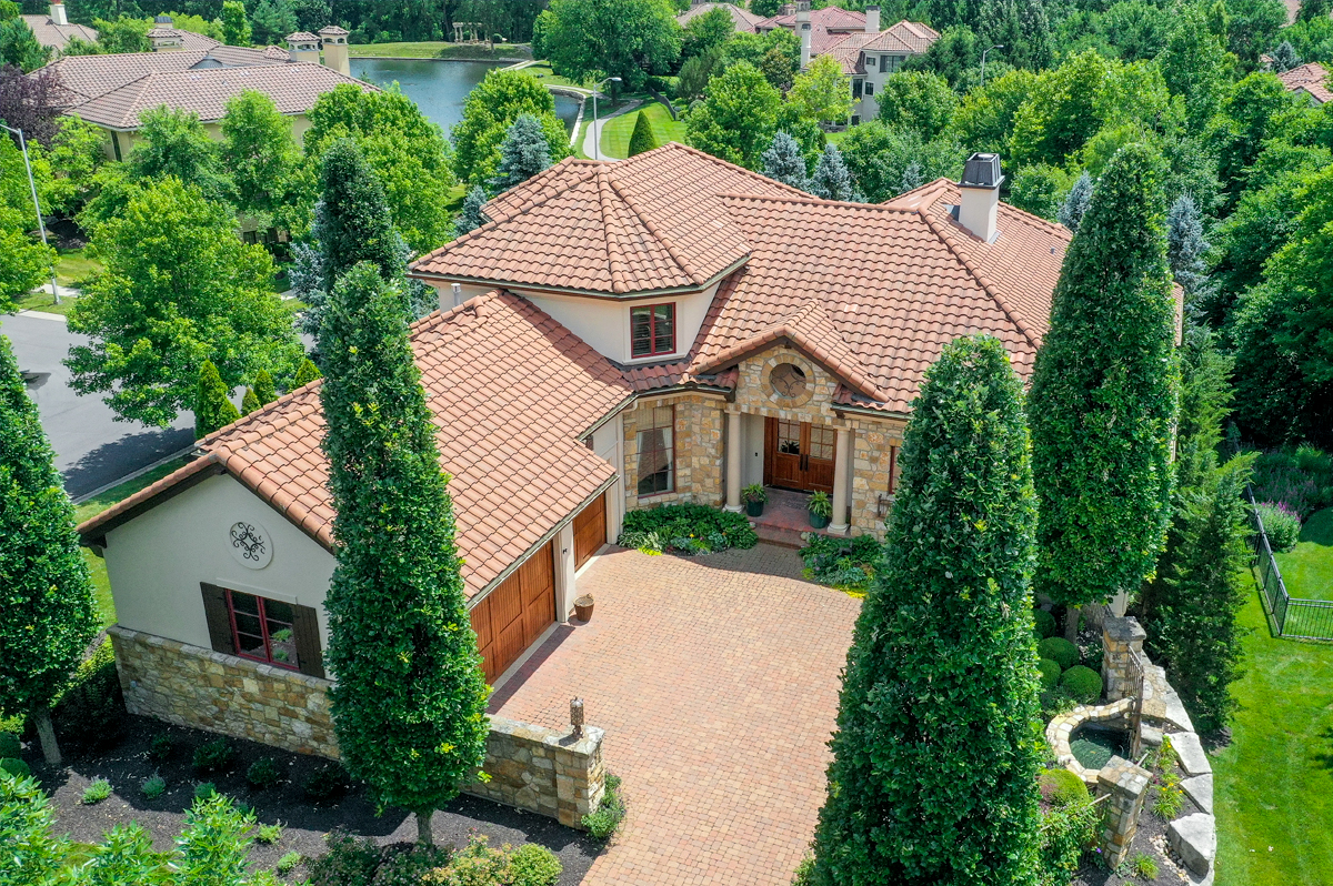 KC AREA LUXURY HOMES | LEAWOOD