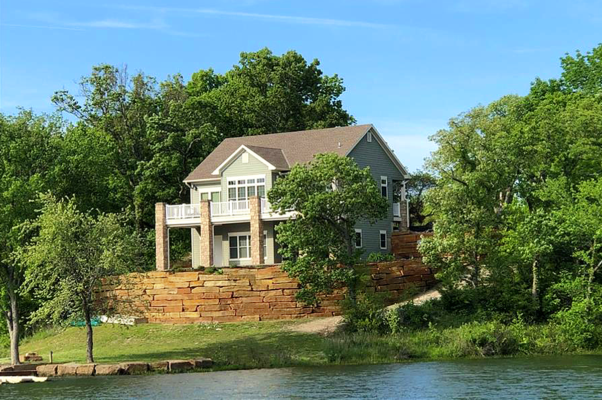 LAKE COMMUNITIES NEAR THE KC AREA