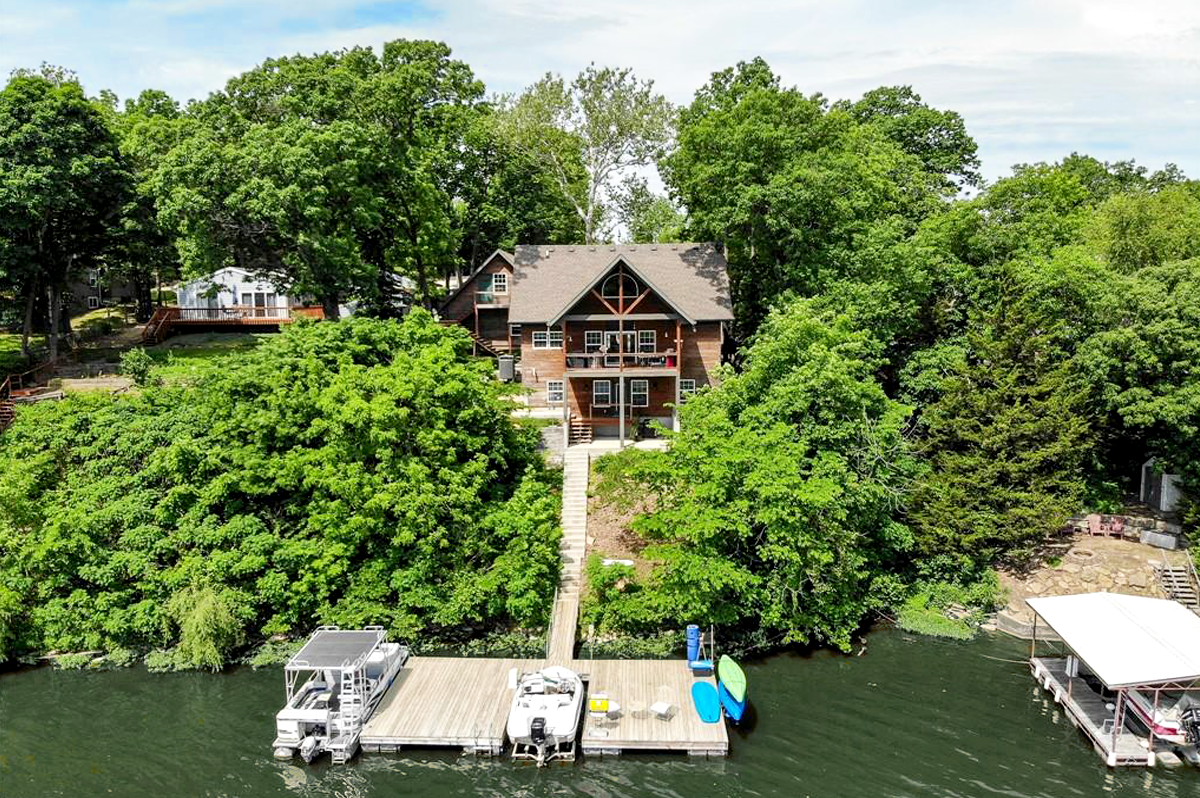 LAKE COMMUNITIES NEAR THE KC AREA