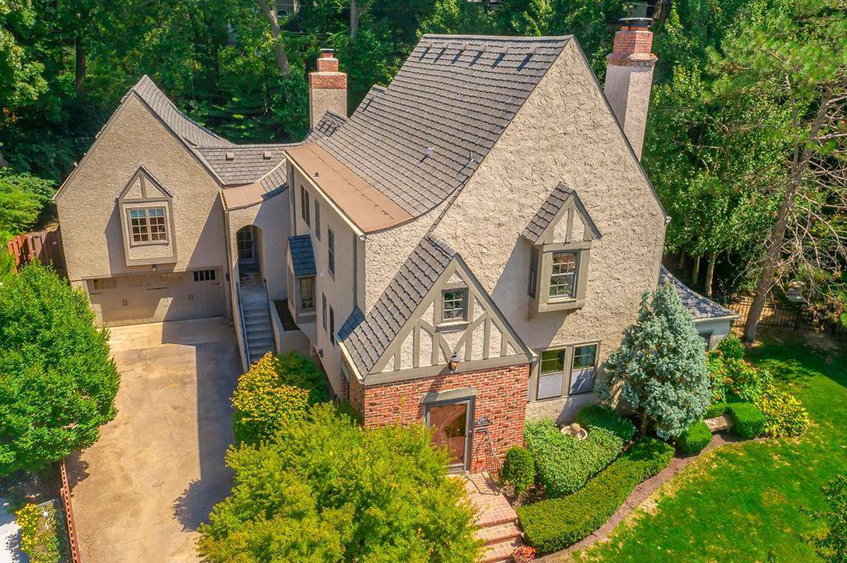 KC AREA LUXURY NEIGHBORHOODS | INNER SUBURBS