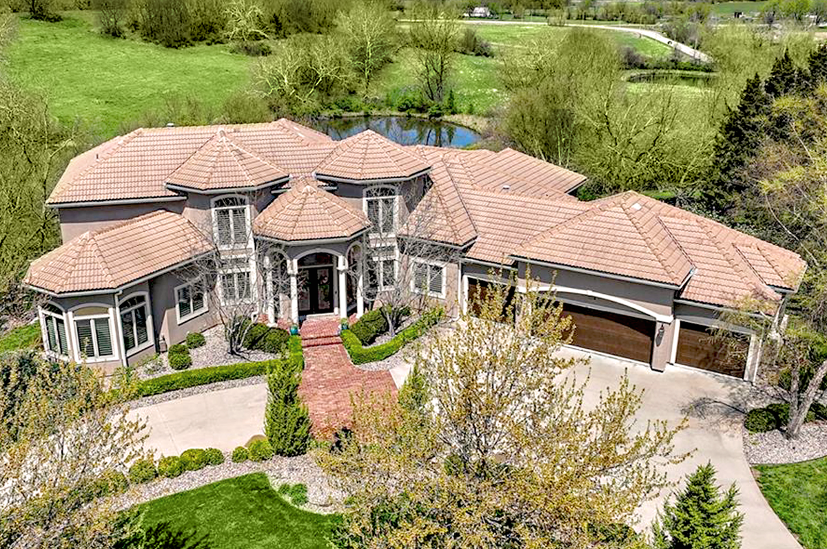 KC AREA LUXURY HOMES | BLUE SPRINGS, MO