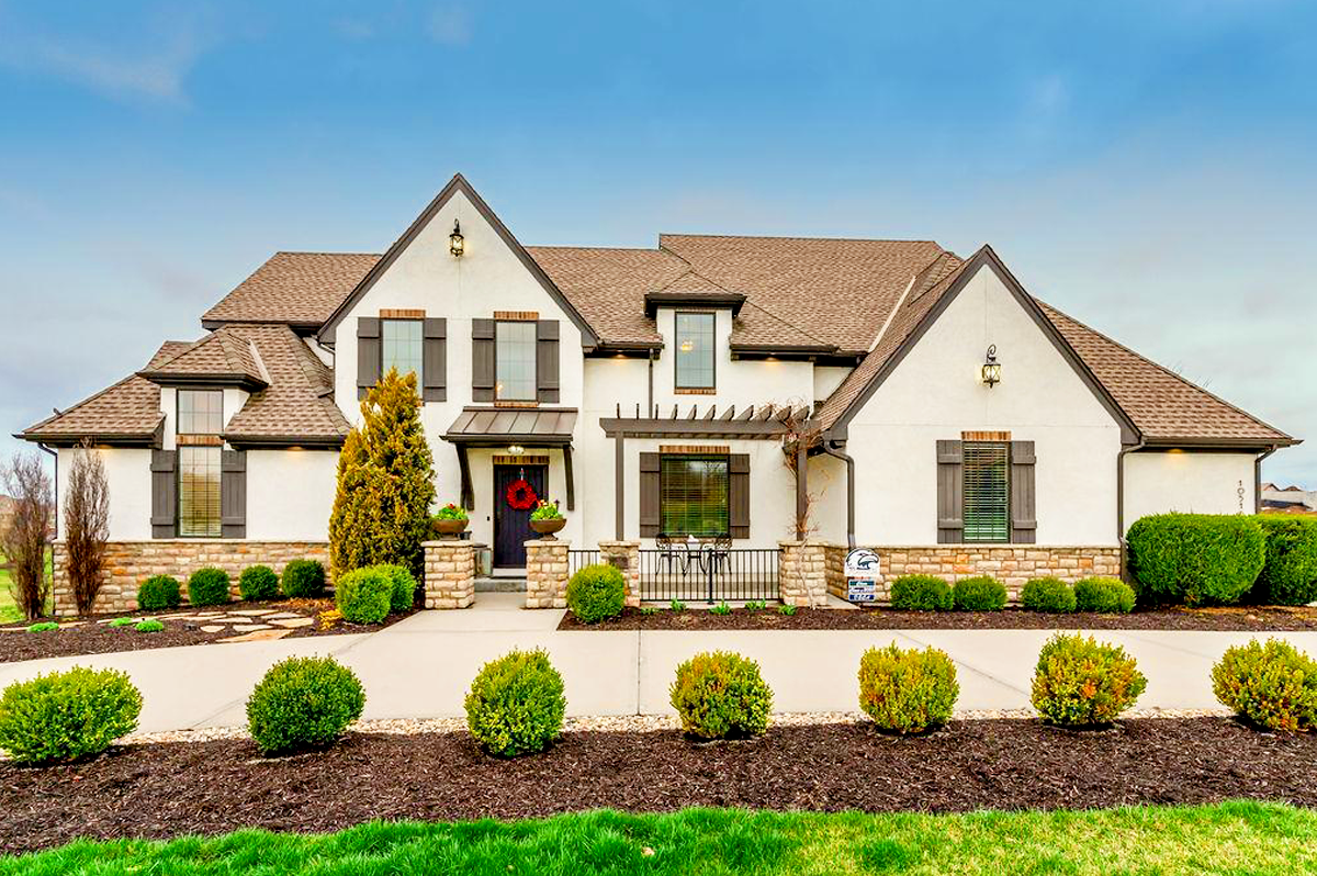 KC AREA LUXURY NEIGHBORHOODS | OUTER SUBURBS