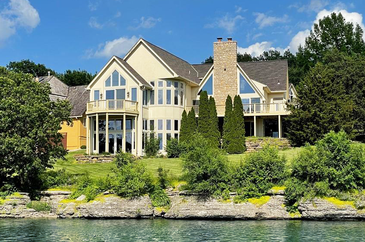 BLUE SPRINGS, LEE’S SUMMIT & SOUTH KC LAKES
