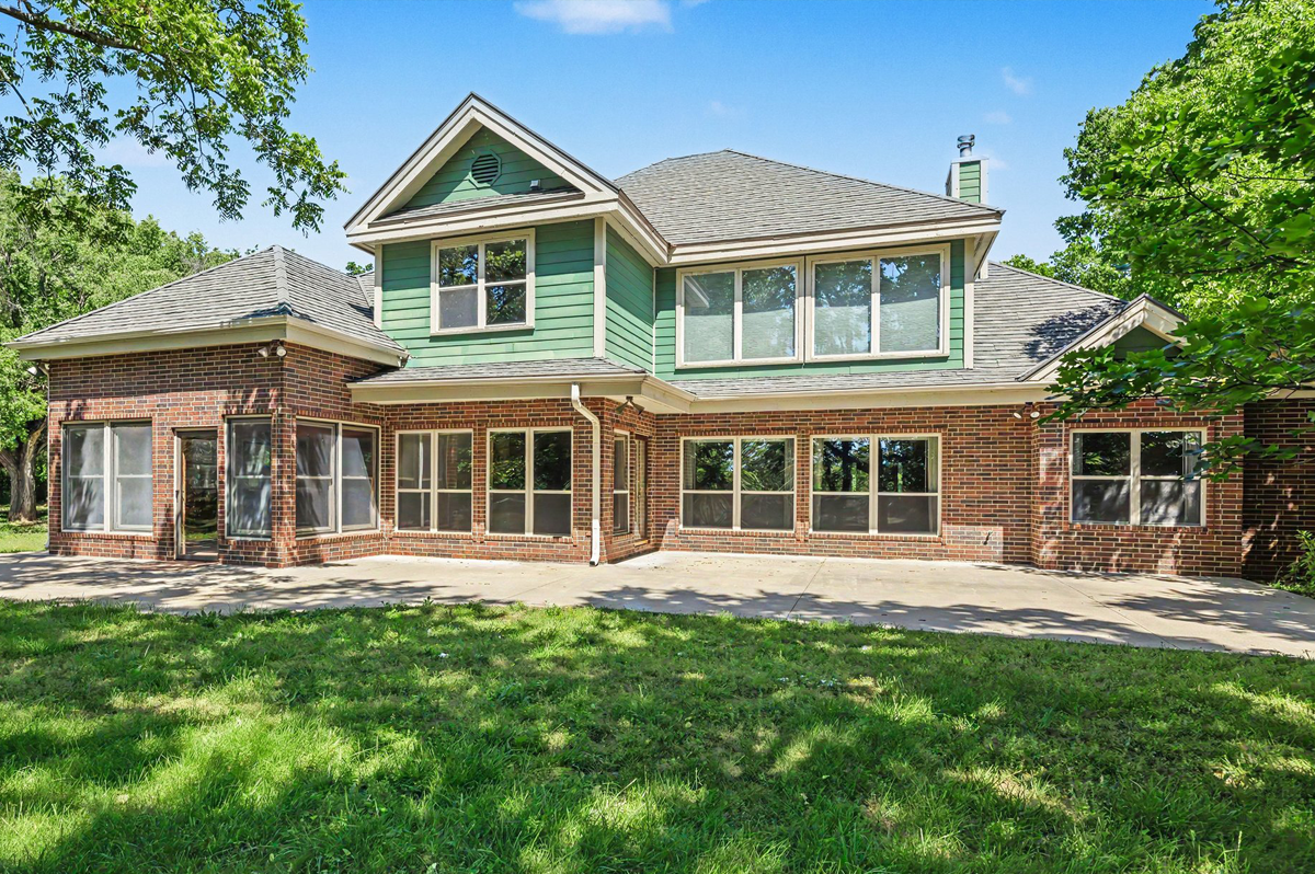 LAKE COMMUNITIES NEAR THE KC AREA