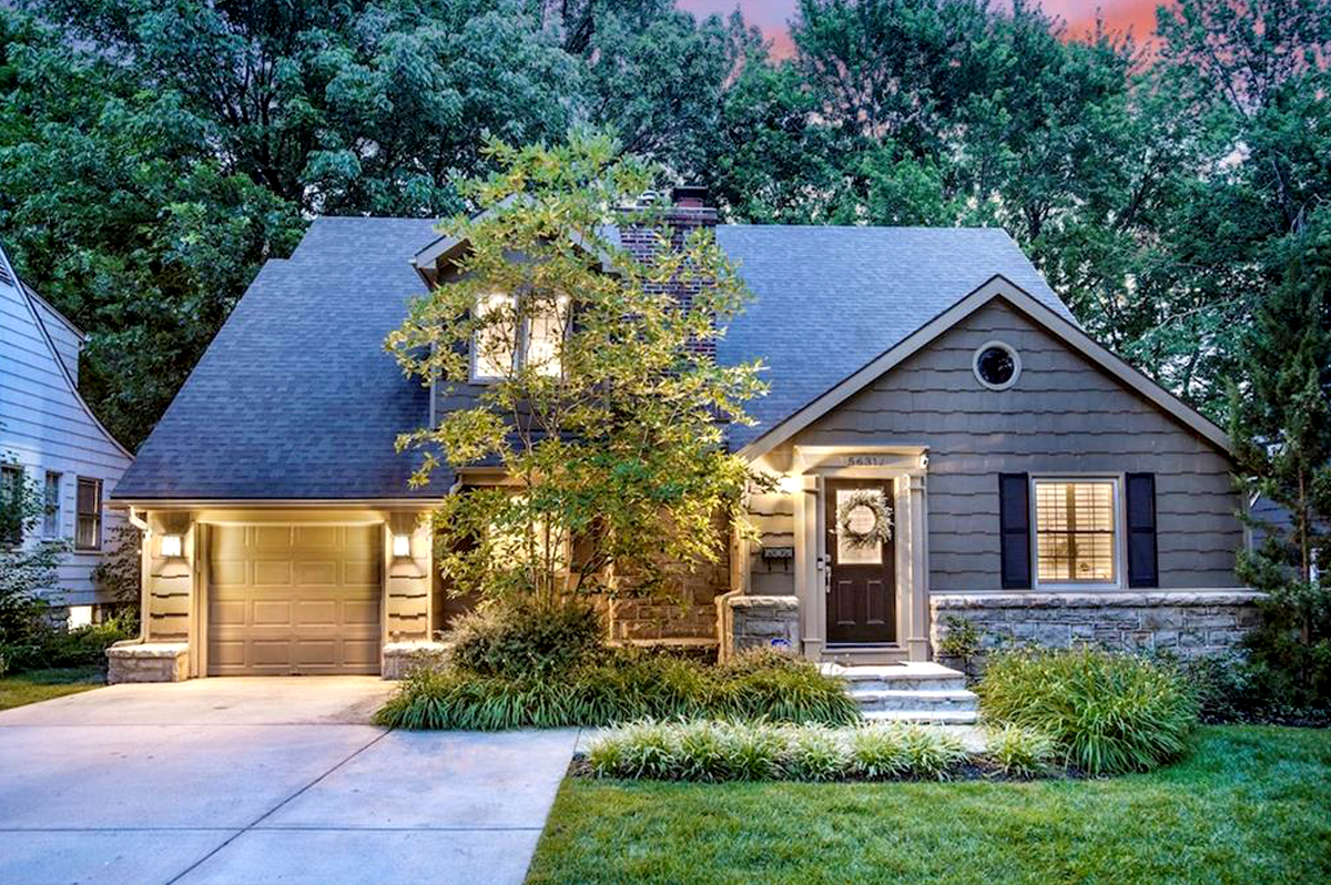 KC AREA LUXURY NEIGHBORHOODS | INNER SUBURBS