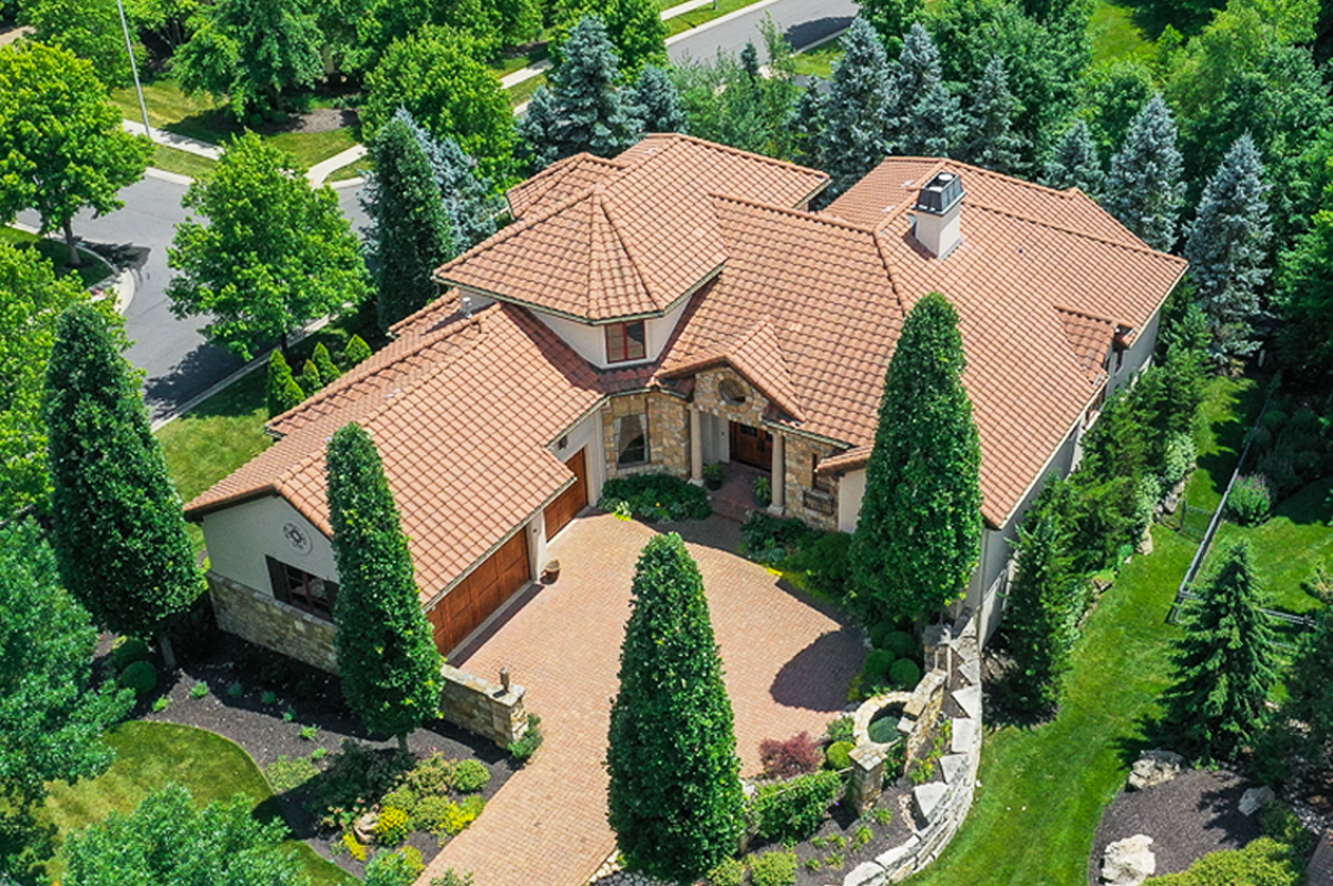 KC AREA LUXURY NEIGHBORHOODS | OUTER SUBURBS