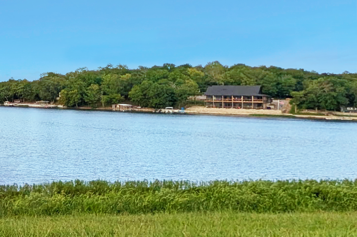 LAKE COMMUNITIES NEAR THE KC AREA