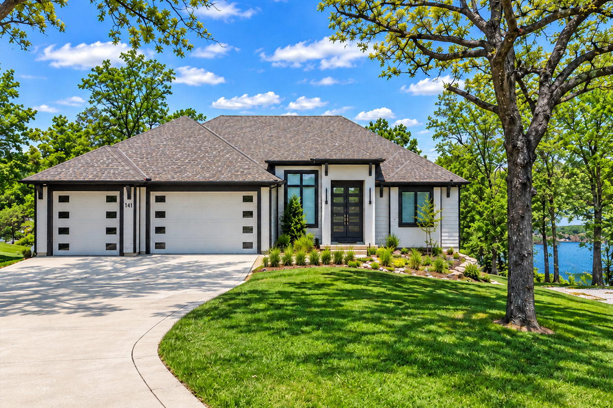 KC AREA LUXURY LAKE NEIGHBORHOODS