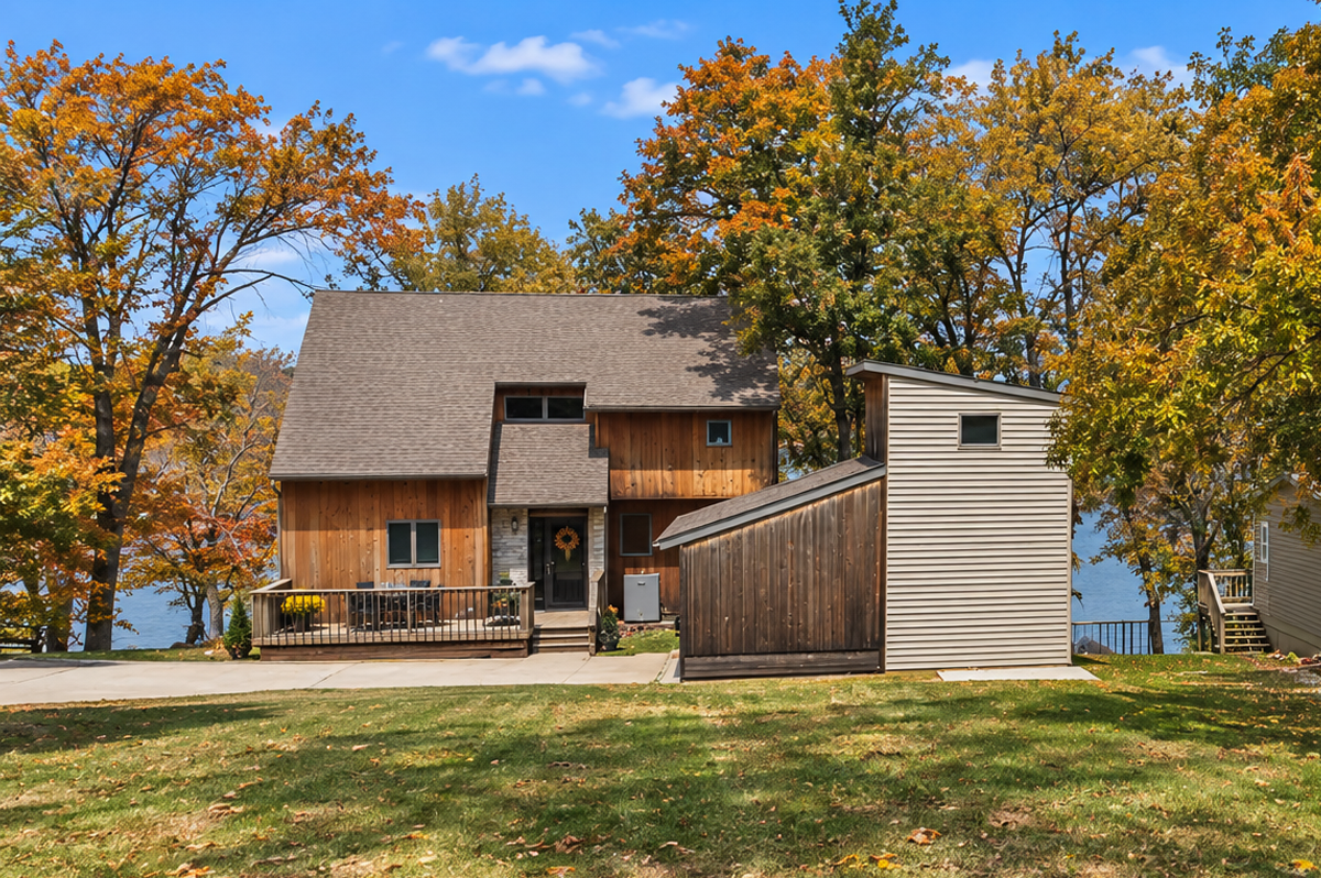 LAKE COMMUNITIES NEAR THE KC AREA