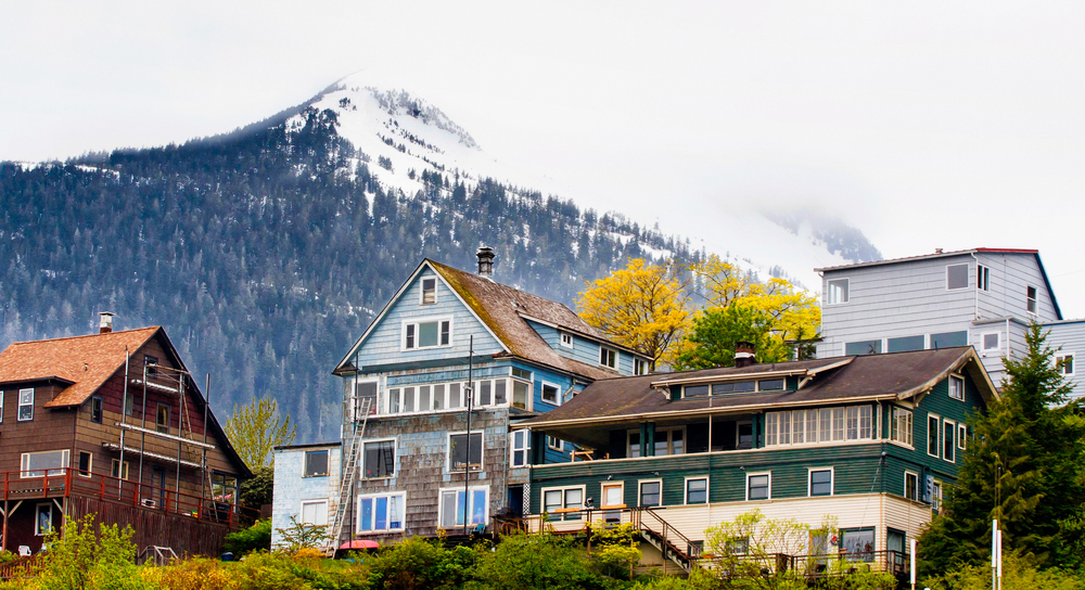 A picture of a house near mountain