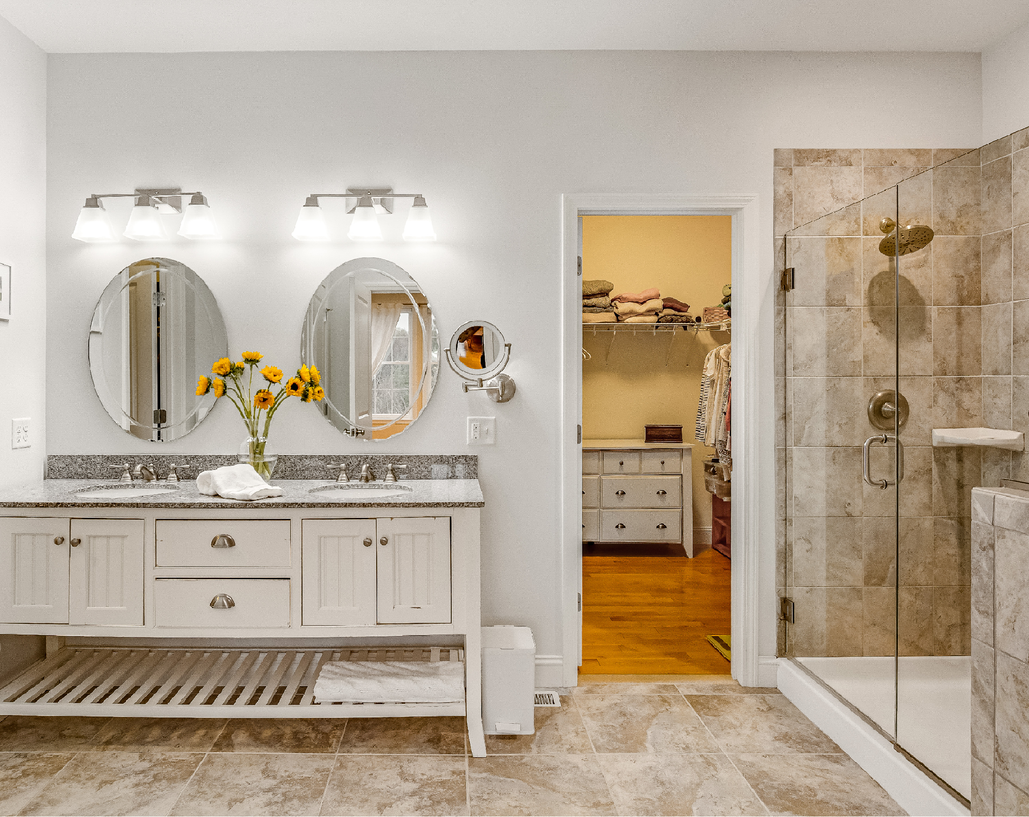 Master Bathroom in 24 Halfmoon Lane, Williston