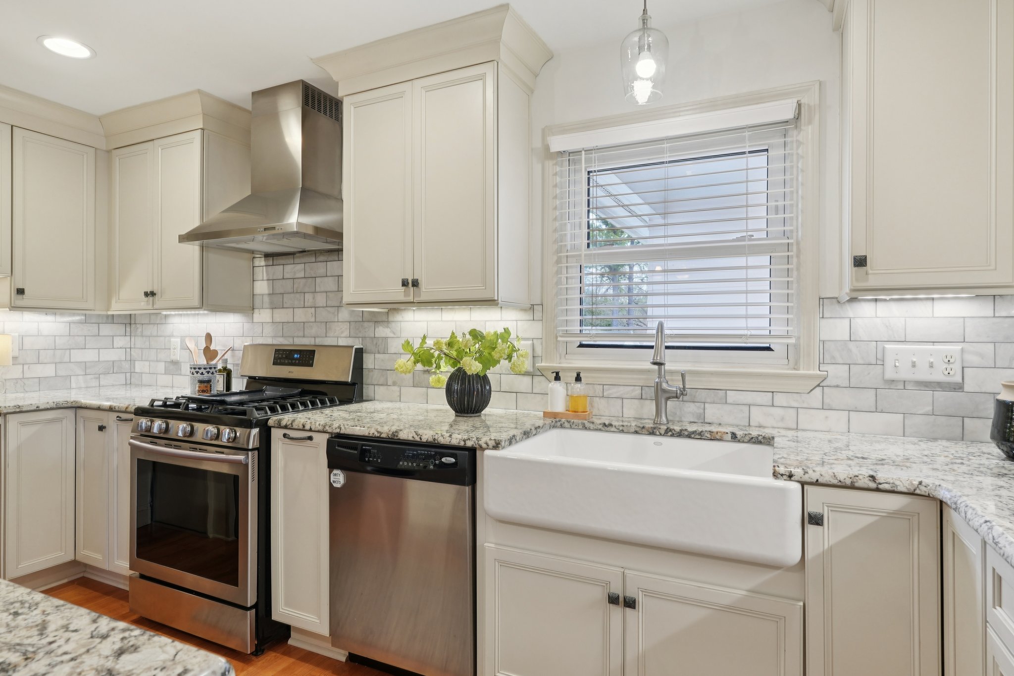 updated-kitchen-olde-providence-charlotte.jpg Renovated kitchen with granite countertops in Olde Providence Charlotte NC