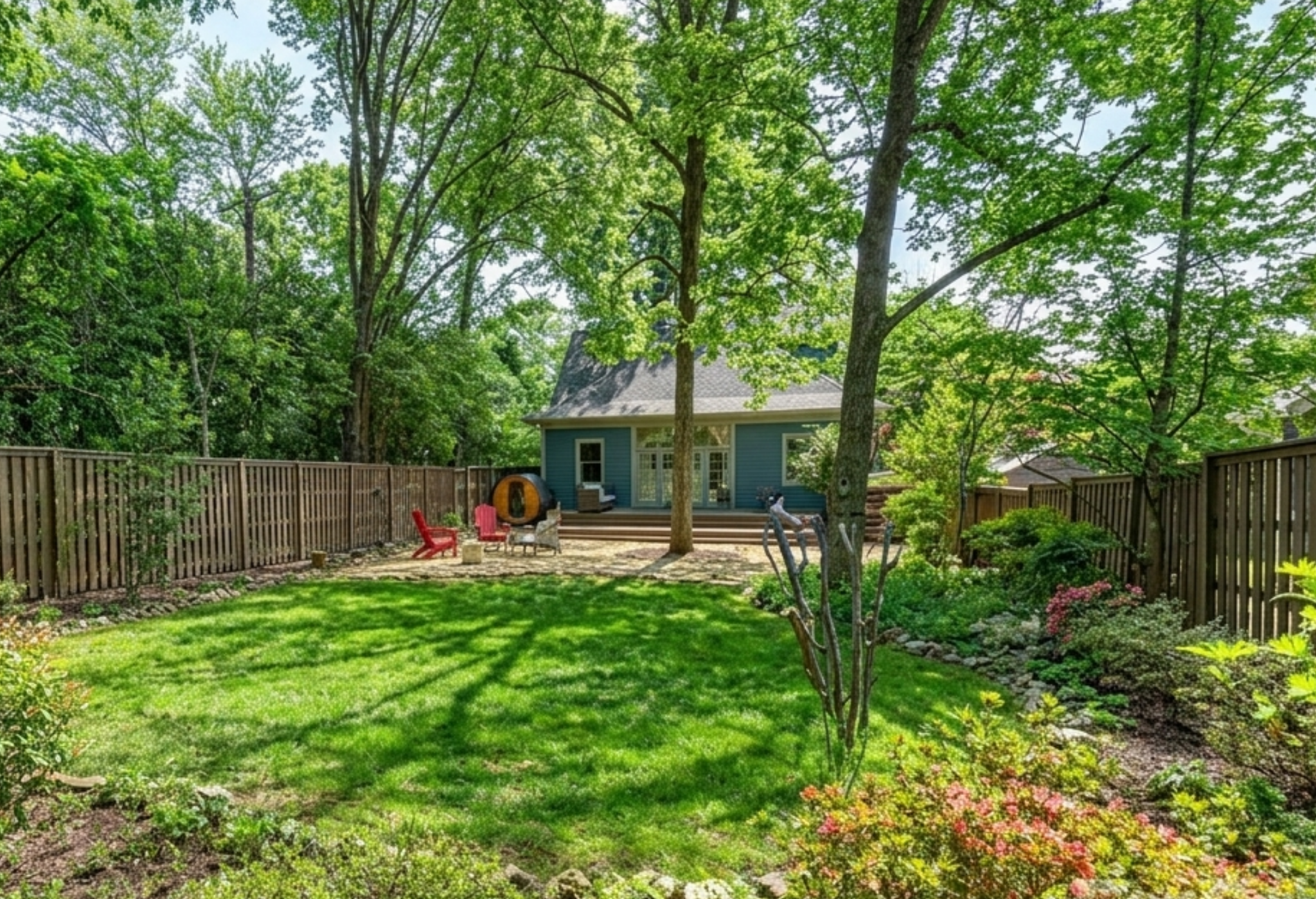 Large level backyard in Dilworth Charlotte historic home