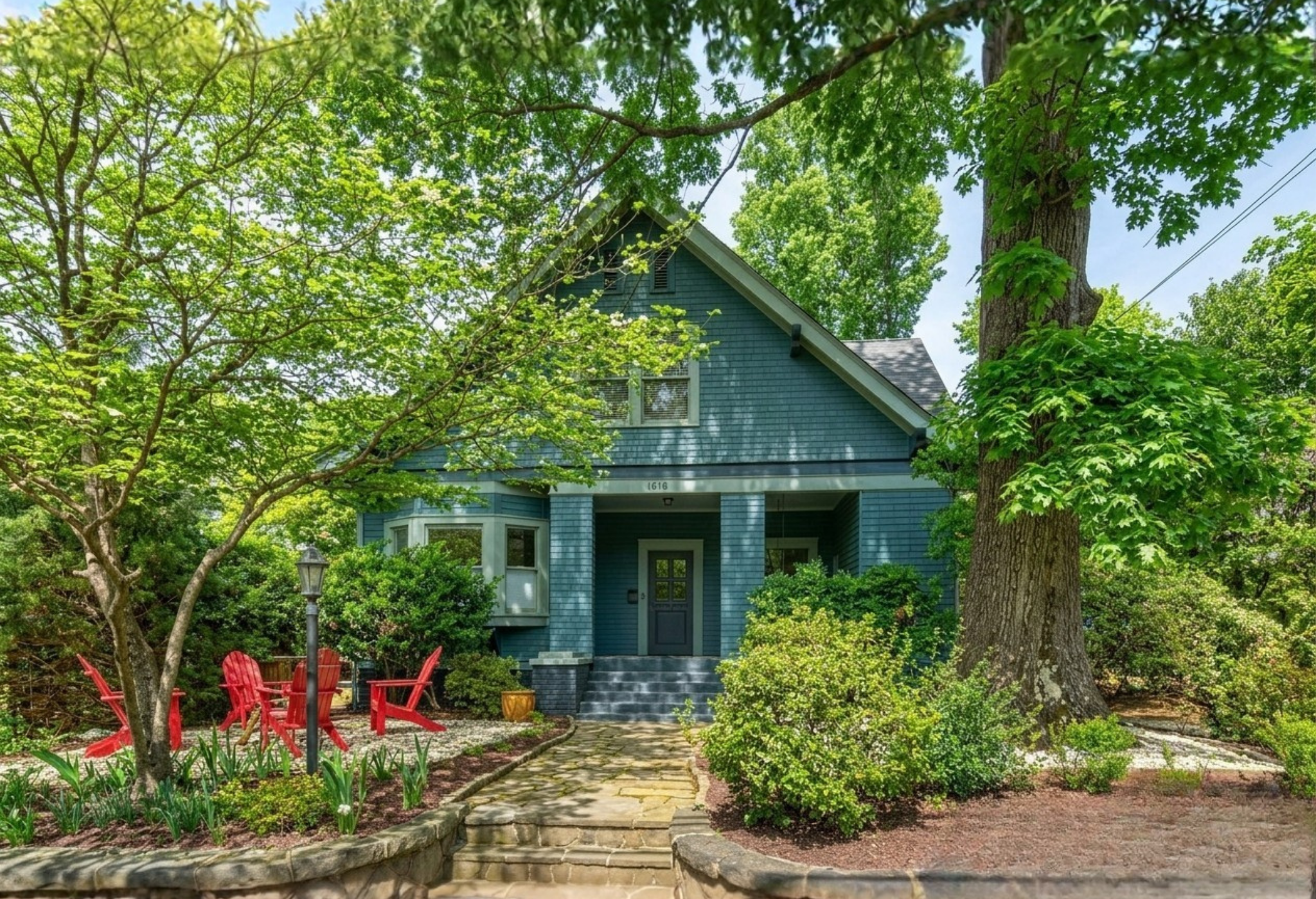 Large level backyard in Dilworth Charlotte historic home