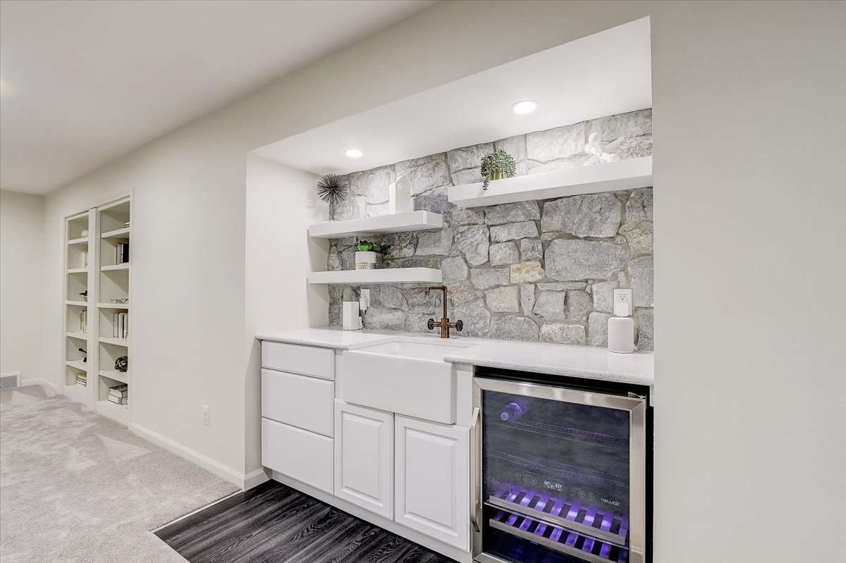 215 Blooming Leaf Way - Lower Level Wet Bar