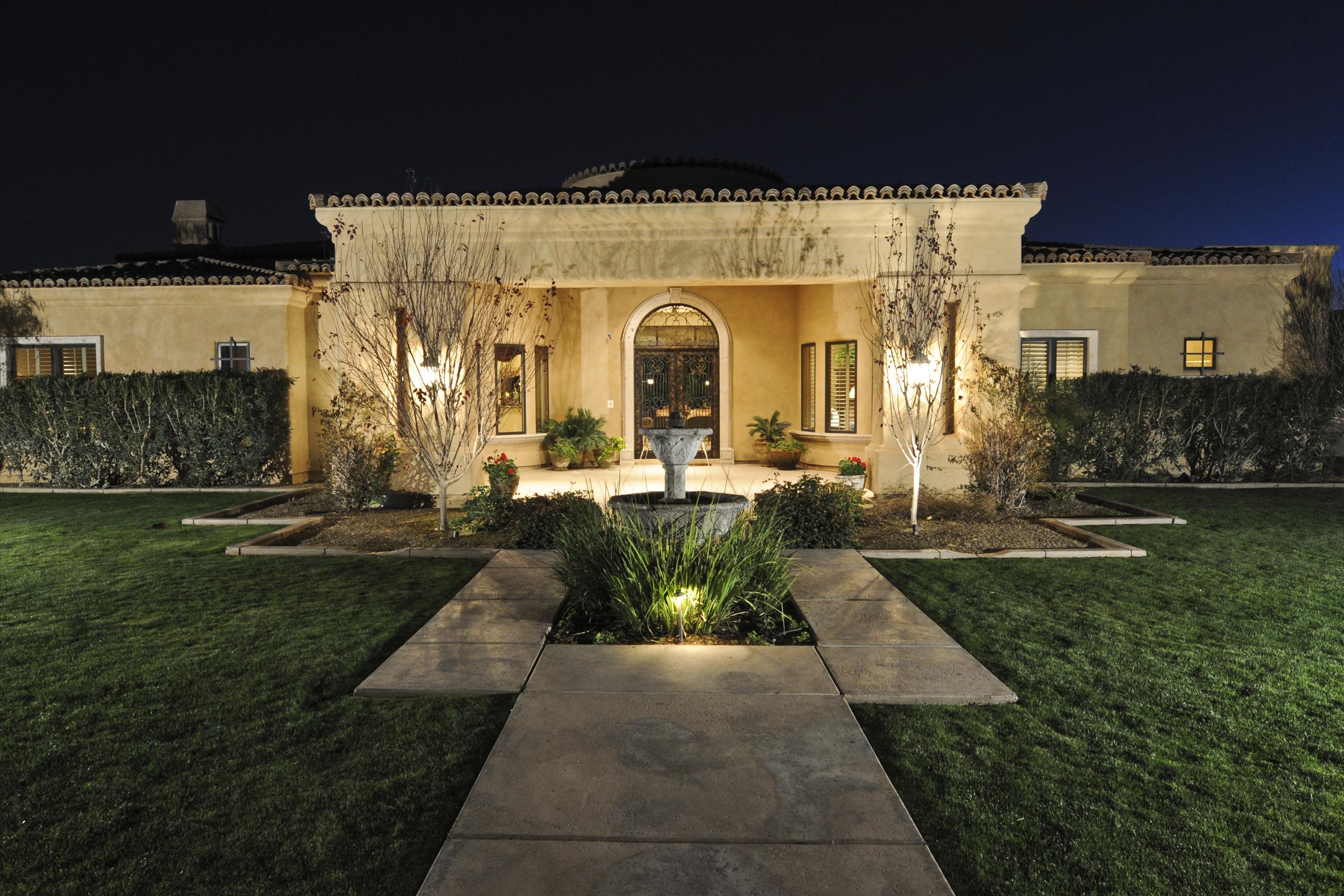 6813 E Doubletree Ranch Rd