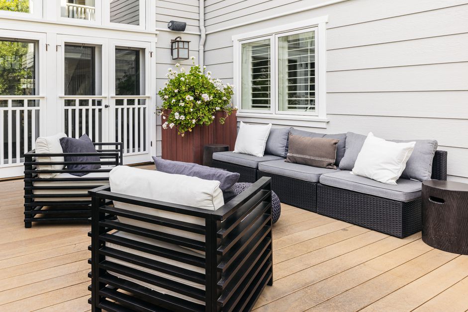 12 Gorgeous Outdoor Seating Ideas for Summer