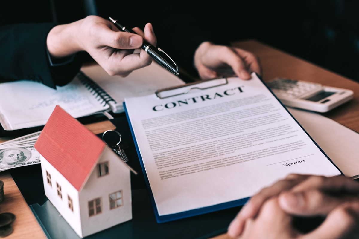 Who Has to Sign the Real Estate Contract?
