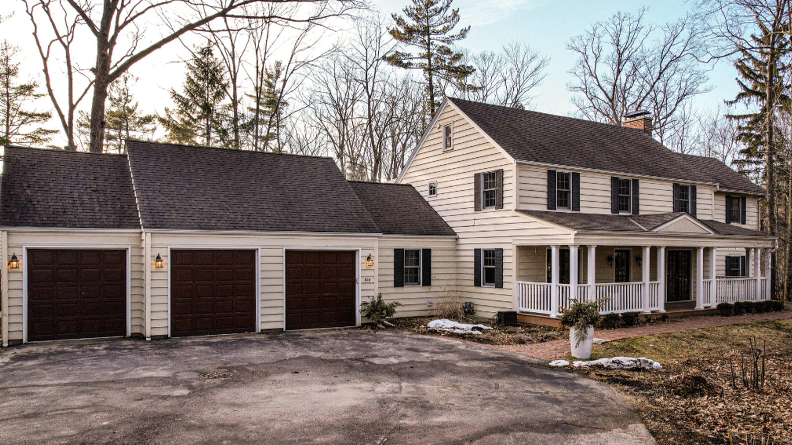 Just Listed: 808 E Donges Lane Bayside