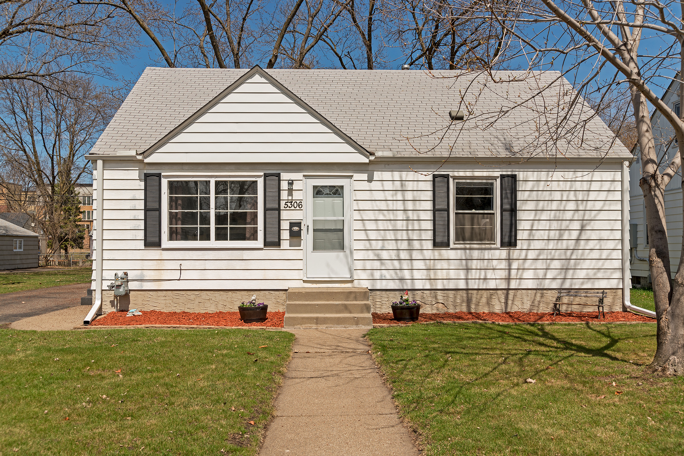 5306 50th Ave - Crystal