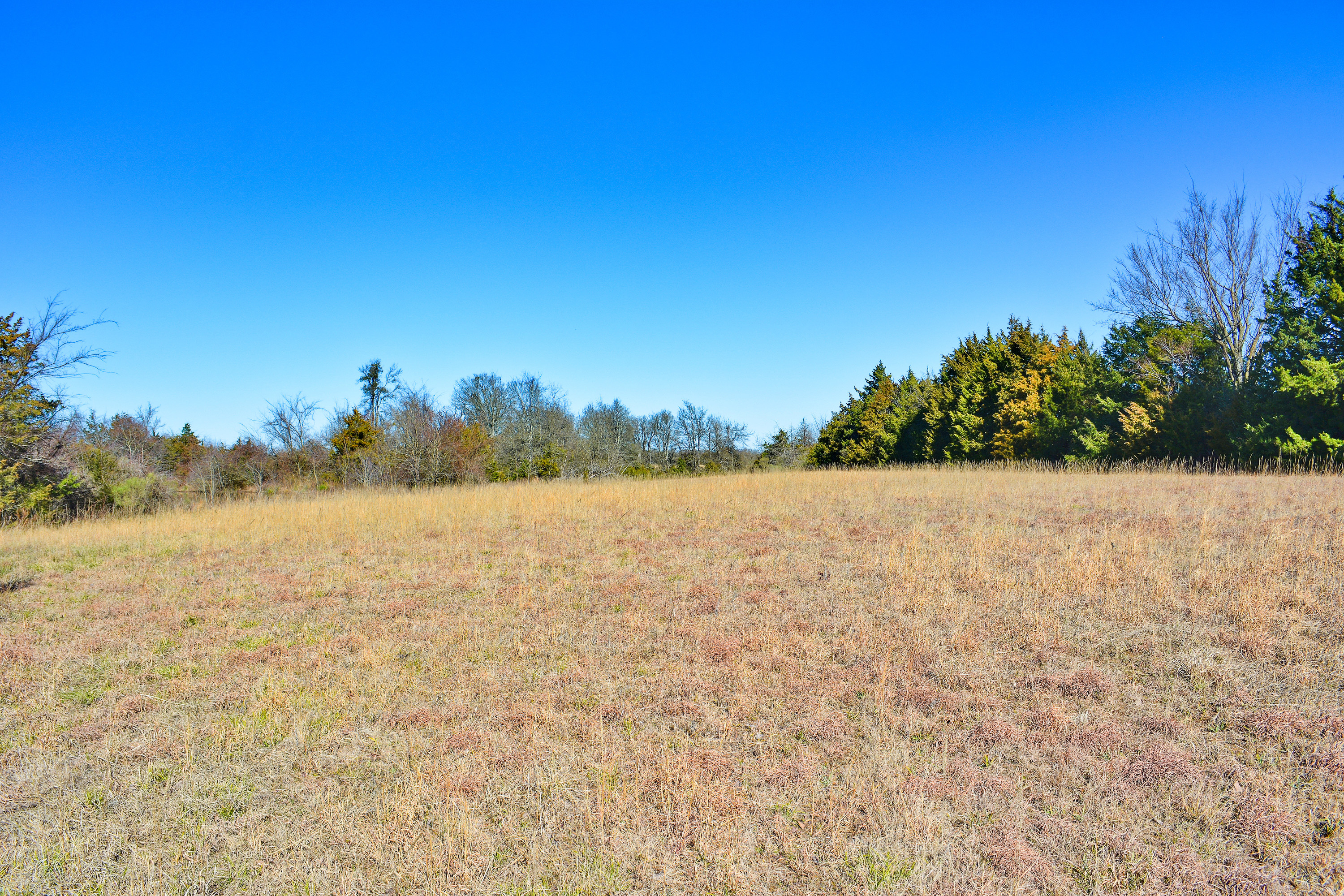 15 N 4247 RD, HUGO - $265,000