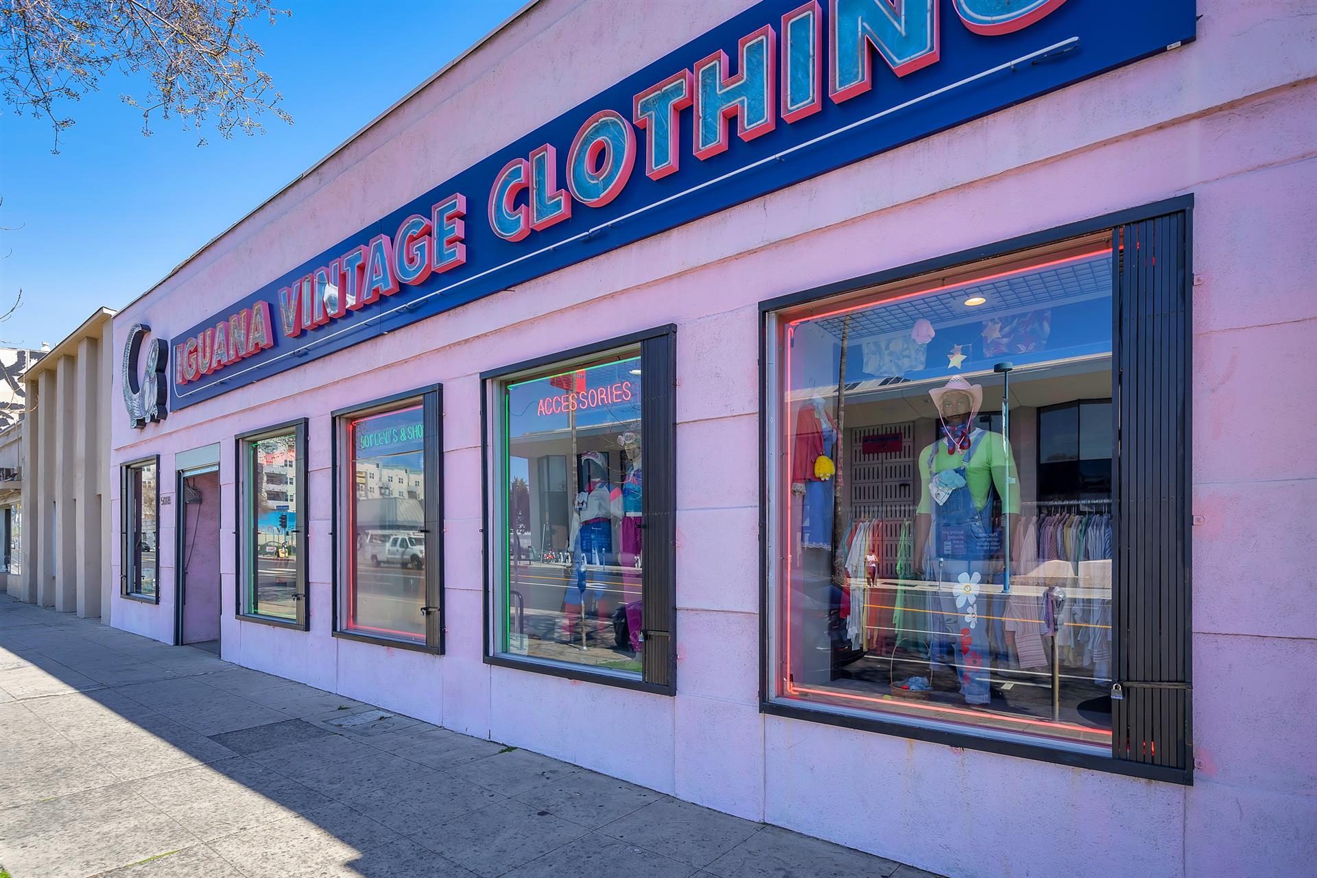 Bow Truss architectural gem in the heart of the NOHO Arts District. This property features a wide open  design with exposed beams and polished concrete floors- with 4,675 square feet on the ground level, plus a large loft/mezzanine area situated on a 6,003 SF lot. Ideally located directly in the densely populated and thriving Arts District just steps to Amazon Fresh, WeWork workplace, Laemmle 7 theaters, and talks of a soon to come 7-story hotel featuring commercial space and 125 rooms. 5018 Lankershim benefits from excellent visibility and 56 feet of frontage along highly trafficked Lankershim Blvd and is within the State Enterprise and Opportunity Zone. The property features 2 parking spots in the back with the possible potential to expand with reconfiguration to the rear of the building - in addition to 2 private offices, 3 bathrooms, and plenty of storage. Property is currently owner occupied and can be delivered vacant.