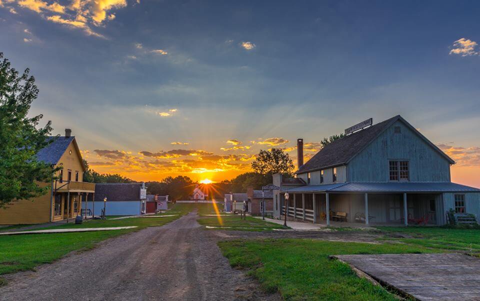 Real-Estate-surrounding-Living-History-Farms-in-Urbandale-Iowa