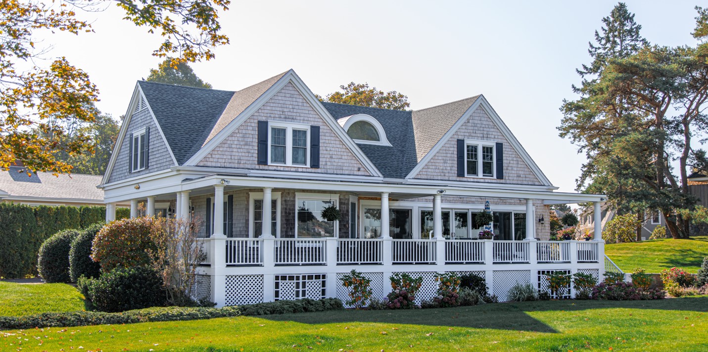 zillow des moines home surrounded by trees