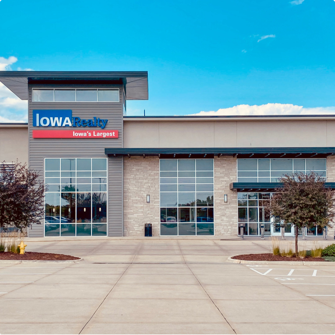 Entrance to Iowa Realty Mills Crossing office