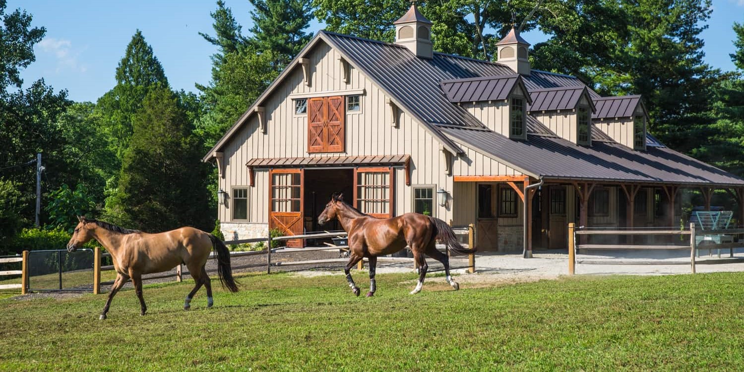 acreage for sale with horse barn in iowa