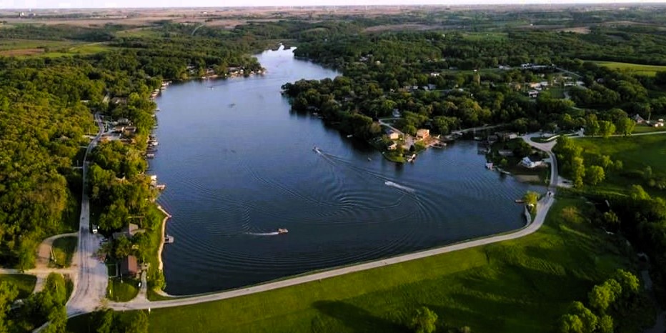 Diamondhead Lake great place to buy a home in Iowa