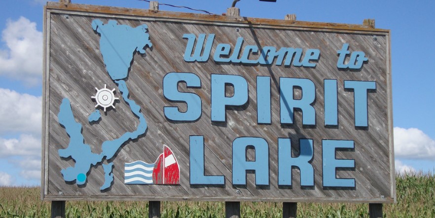 spirit lake iowa welcome sign