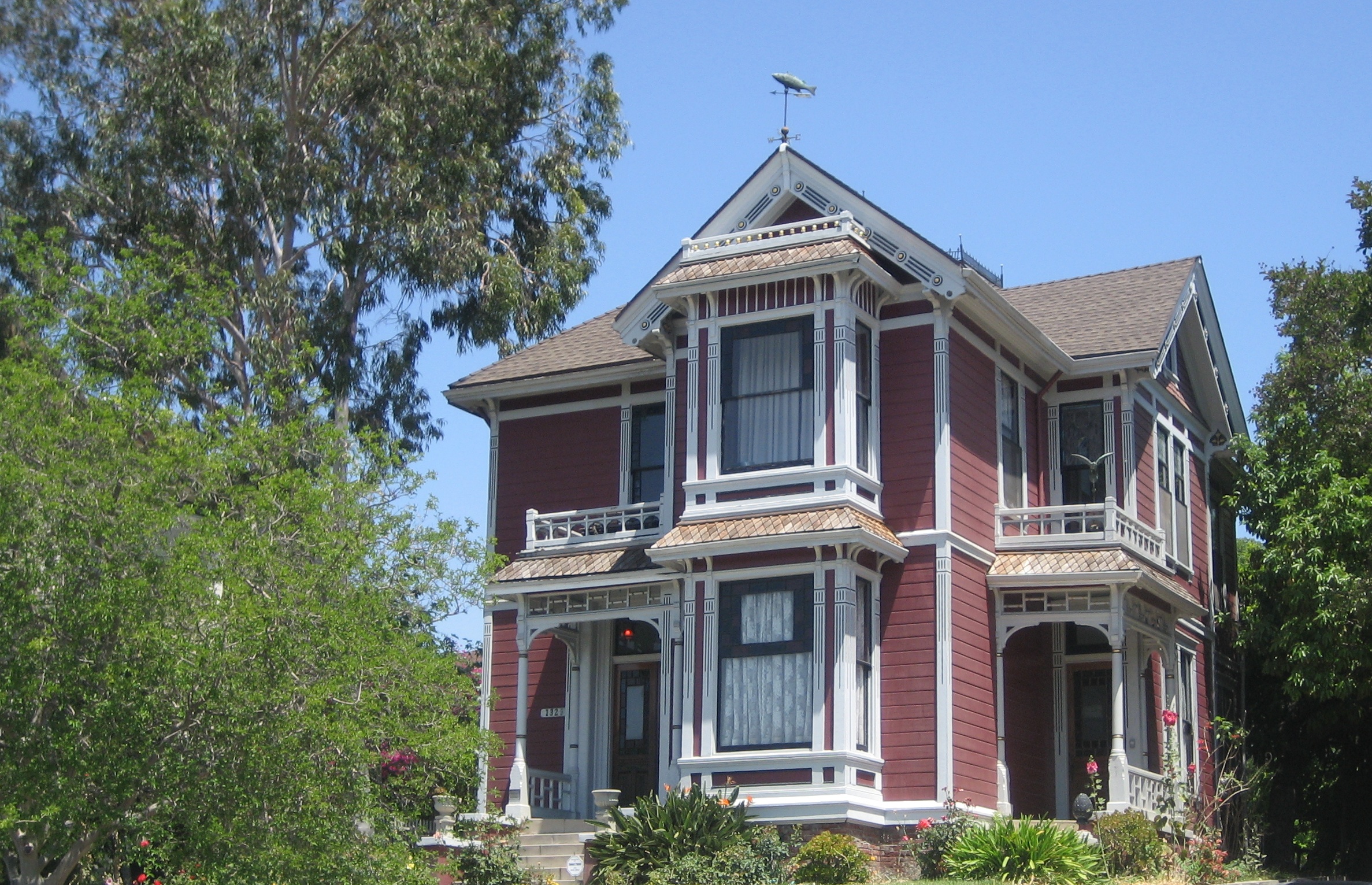 The famous 1329 Carroll Avenue house helped make Angelino Heights recognizable to TV audiences far beyond Los Angeles. Close view of the red Victorian house at 1329 Carroll Avenue in Angelino Heights, known as the Charmed House.